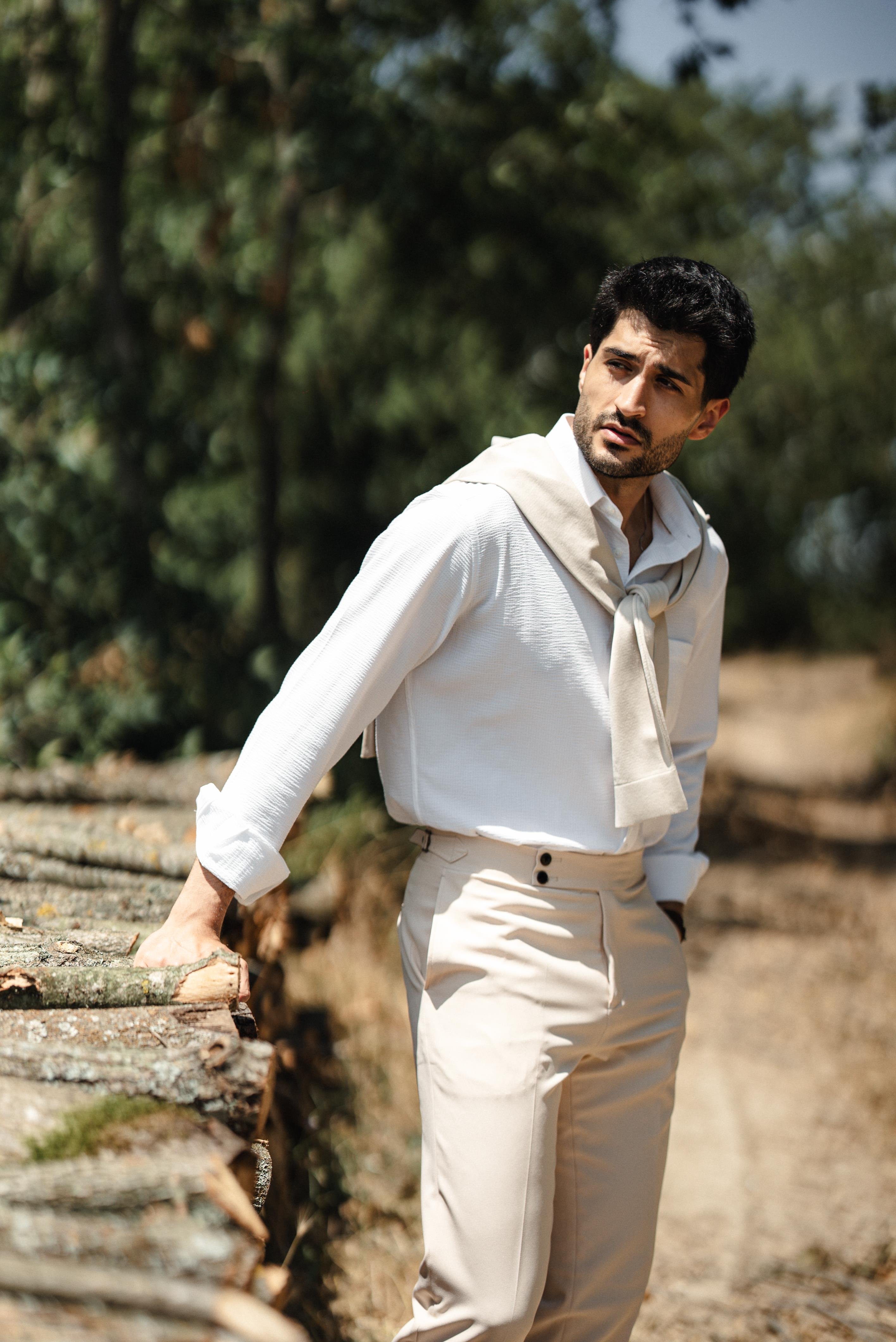 Alttan Düğmeli Slim Fit Gömlek ürünü ÜST GİYİM kategorisinde sizleri bekliyor.