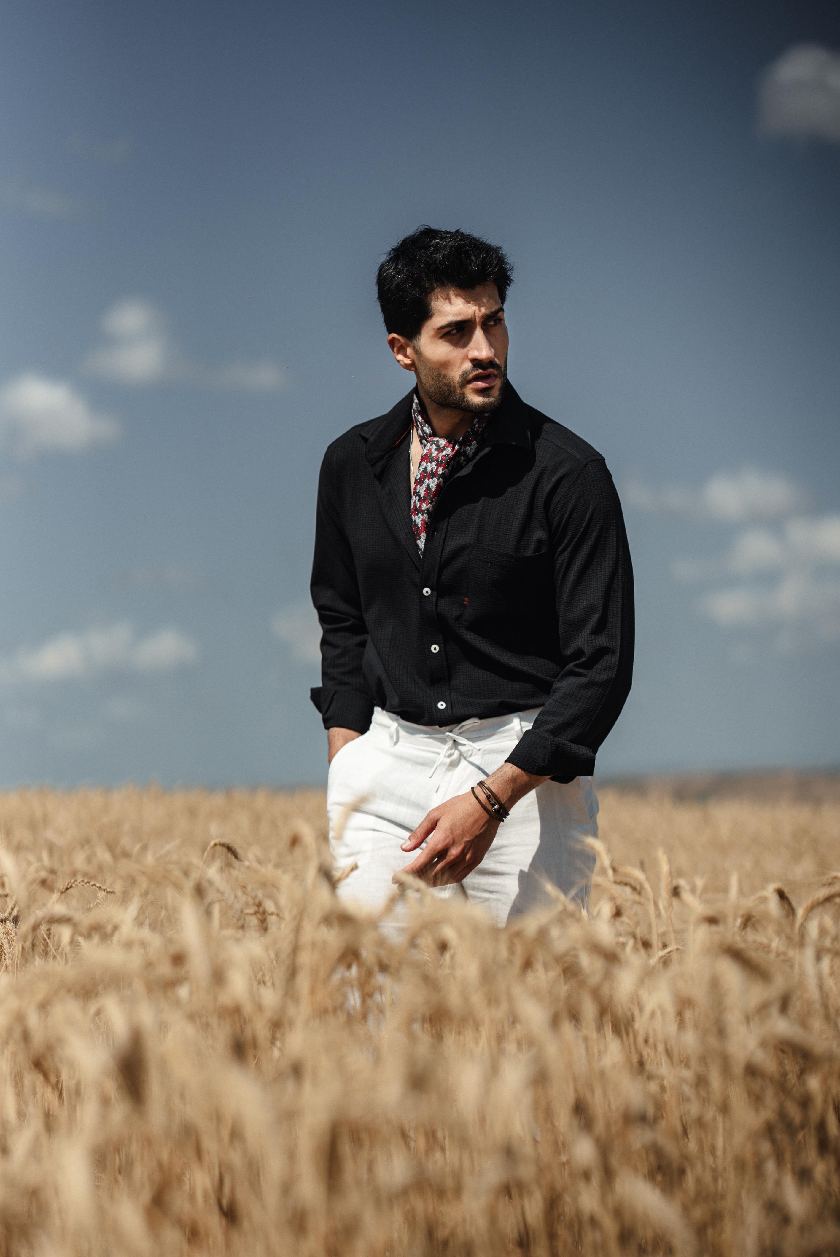 Alttan Düğmeli Slim Fit Gömlek ürünü ÜST GİYİM kategorisinde sizleri bekliyor.