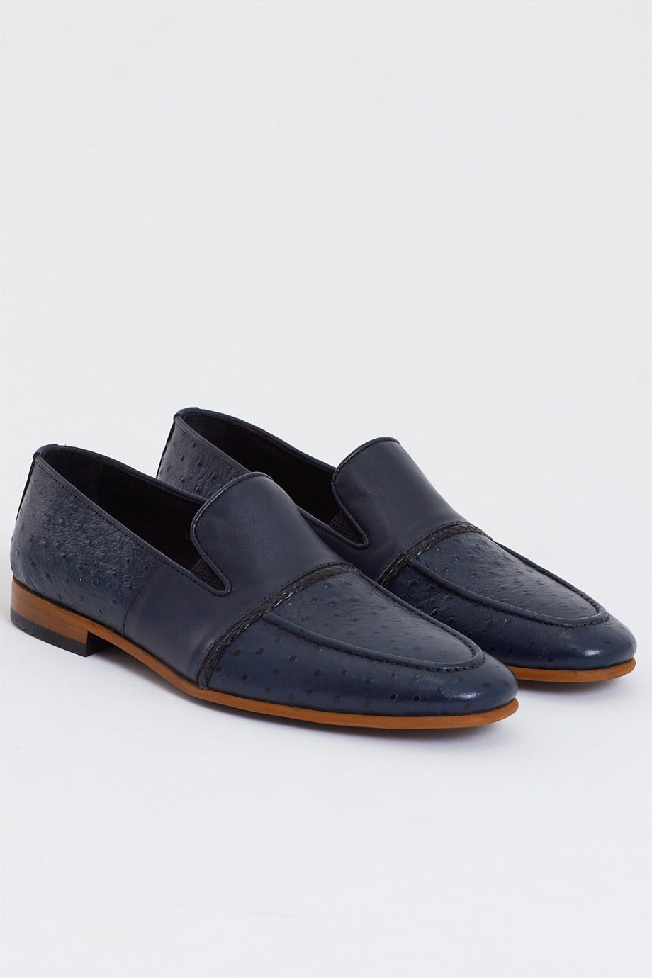 Baskı Detay Hakiki Deri Loafer ürünü NEW SEASON kategorisinde sizleri bekliyor.