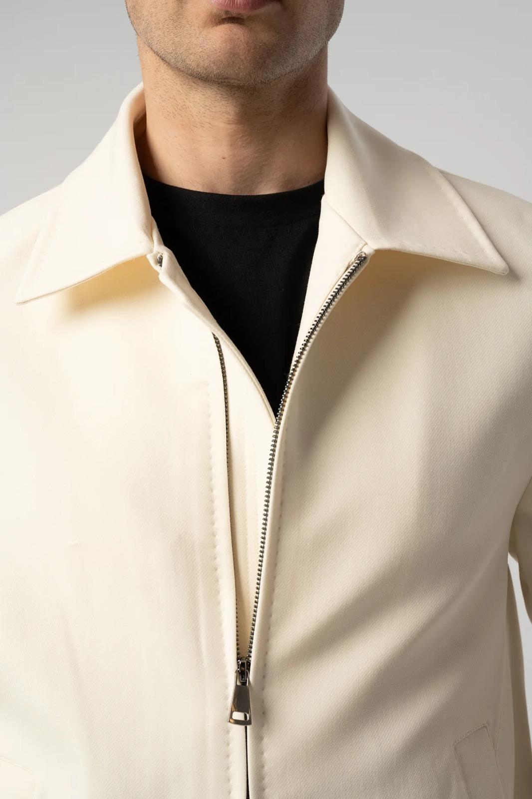 Çift Fermuarlı Eteği Lastikli Mont ürünü DIŞ GİYİM kategorisinde sizleri bekliyor.