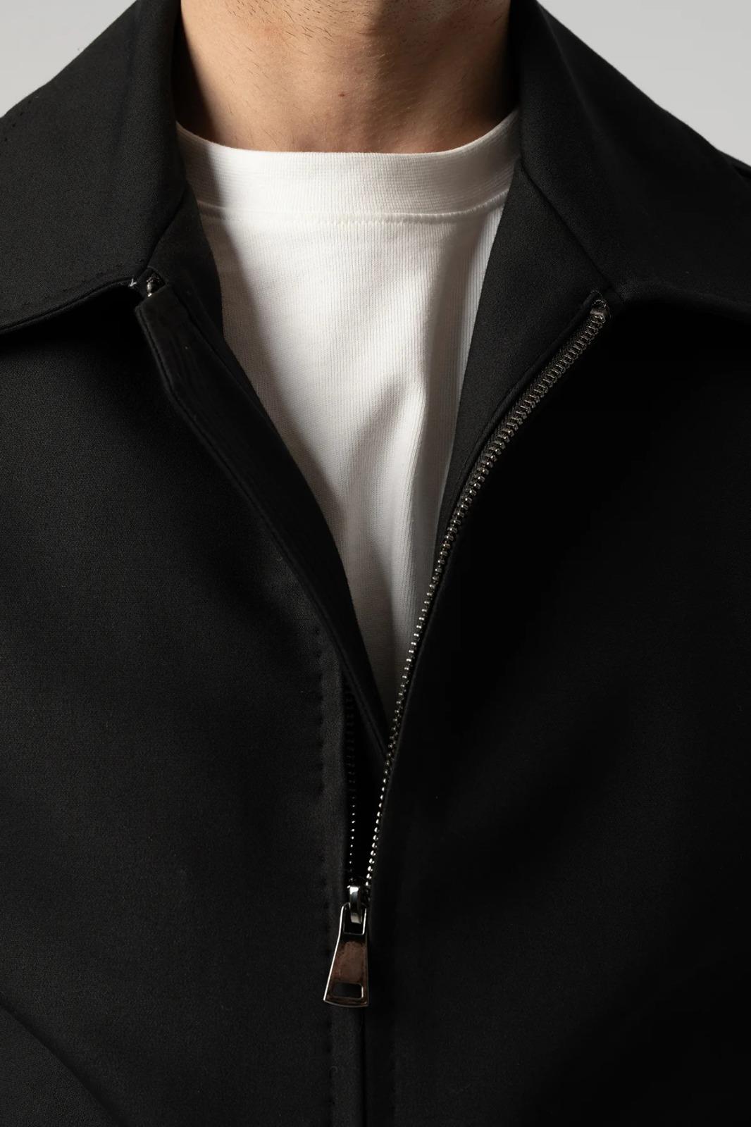 Çift Fermuarlı Eteği Lastikli Mont ürünü DIŞ GİYİM kategorisinde sizleri bekliyor.