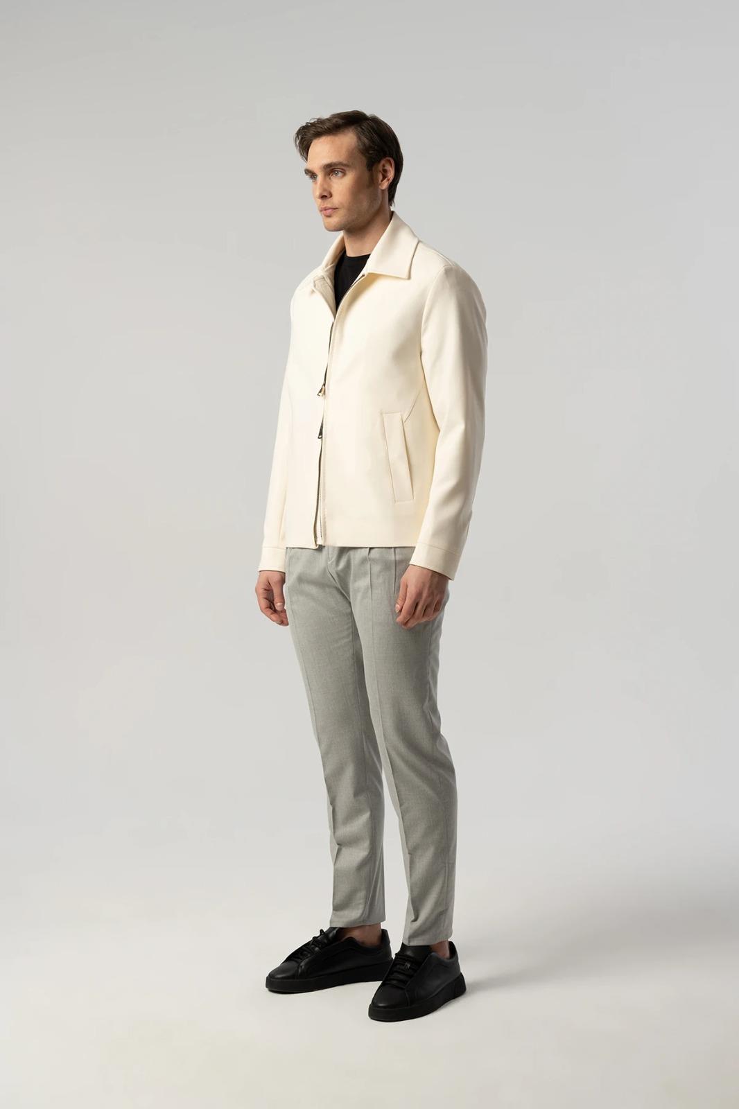 Çift Fermuarlı Eteği Lastikli Mont ürünü DIŞ GİYİM kategorisinde sizleri bekliyor.