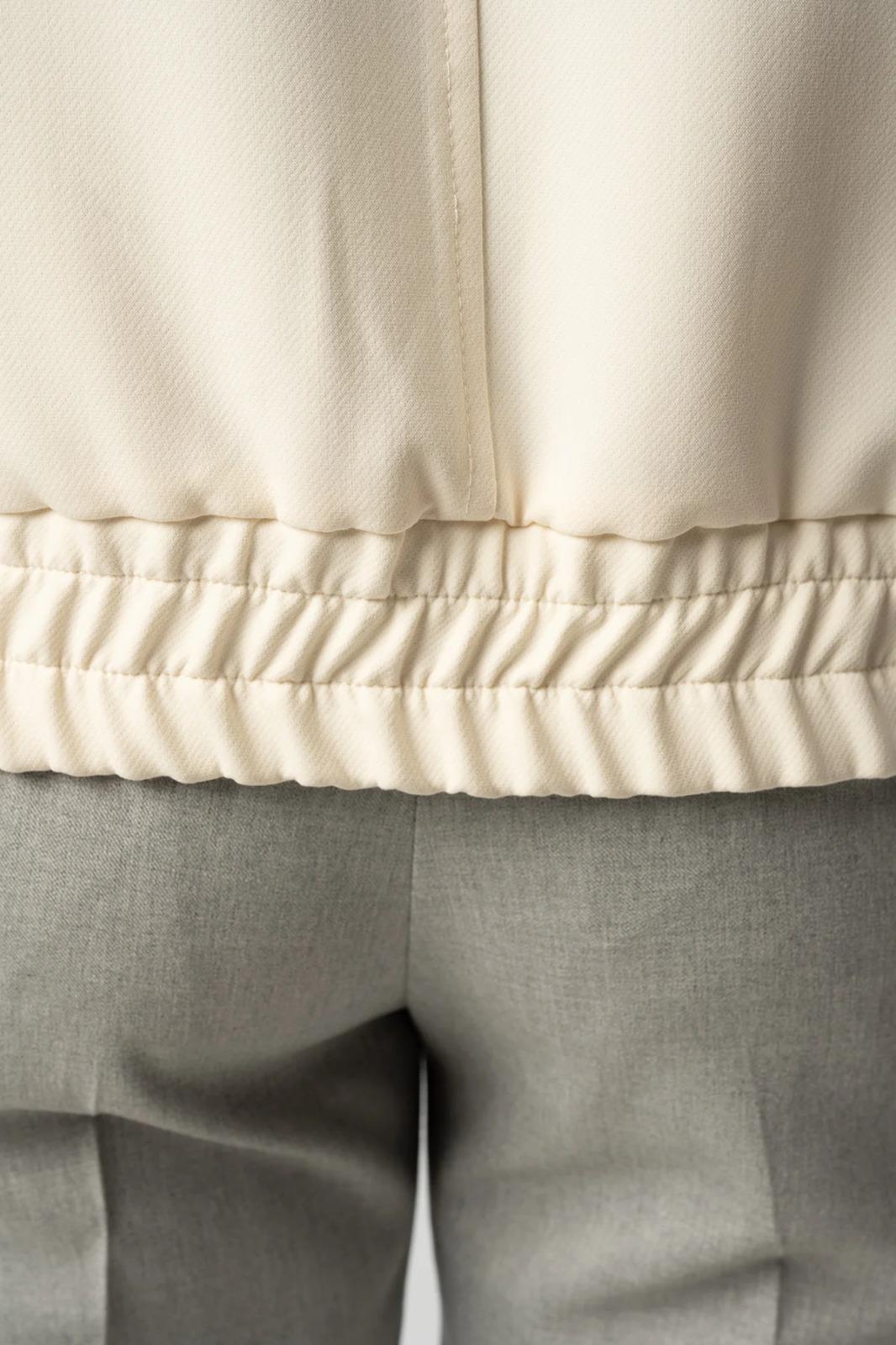 Çift Fermuarlı Eteği Lastikli Mont ürünü DIŞ GİYİM kategorisinde sizleri bekliyor.