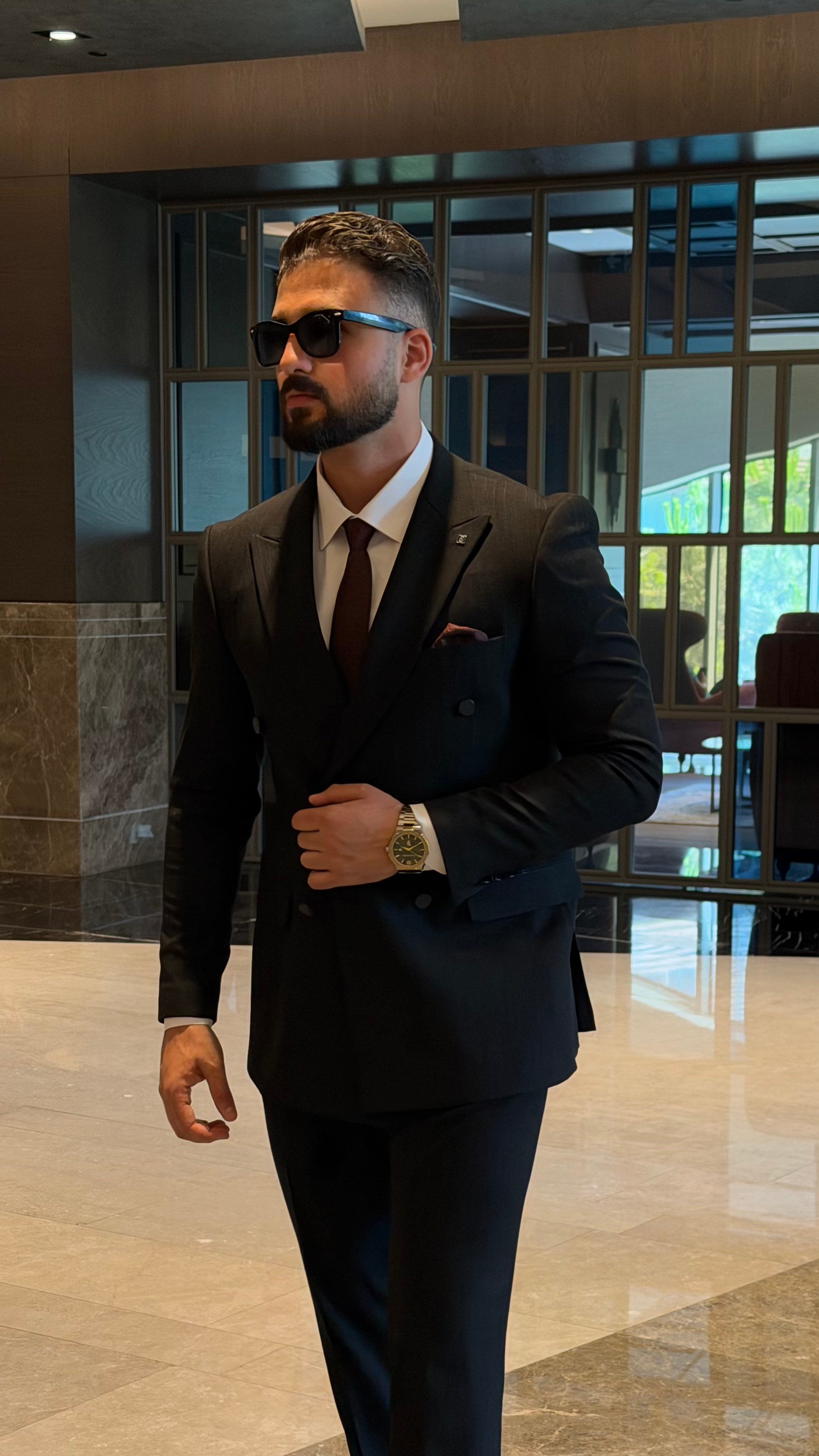 Çizgi Detay Slim Fit Kruvaze Takım Elbise Siyah ürünü TAKIM ELBİSE kategorisinde sizleri bekliyor.