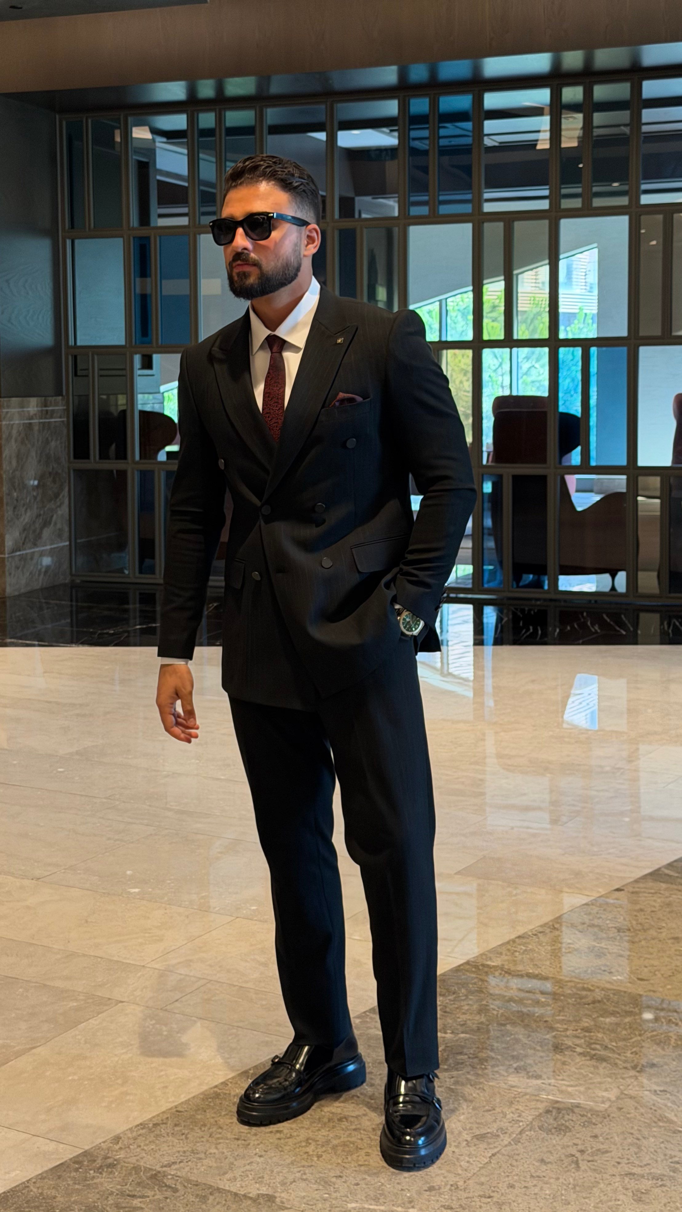 Çizgi Detay Slim Fit Kruvaze Takım Elbise Siyah ürünü TAKIM ELBİSE kategorisinde sizleri bekliyor.