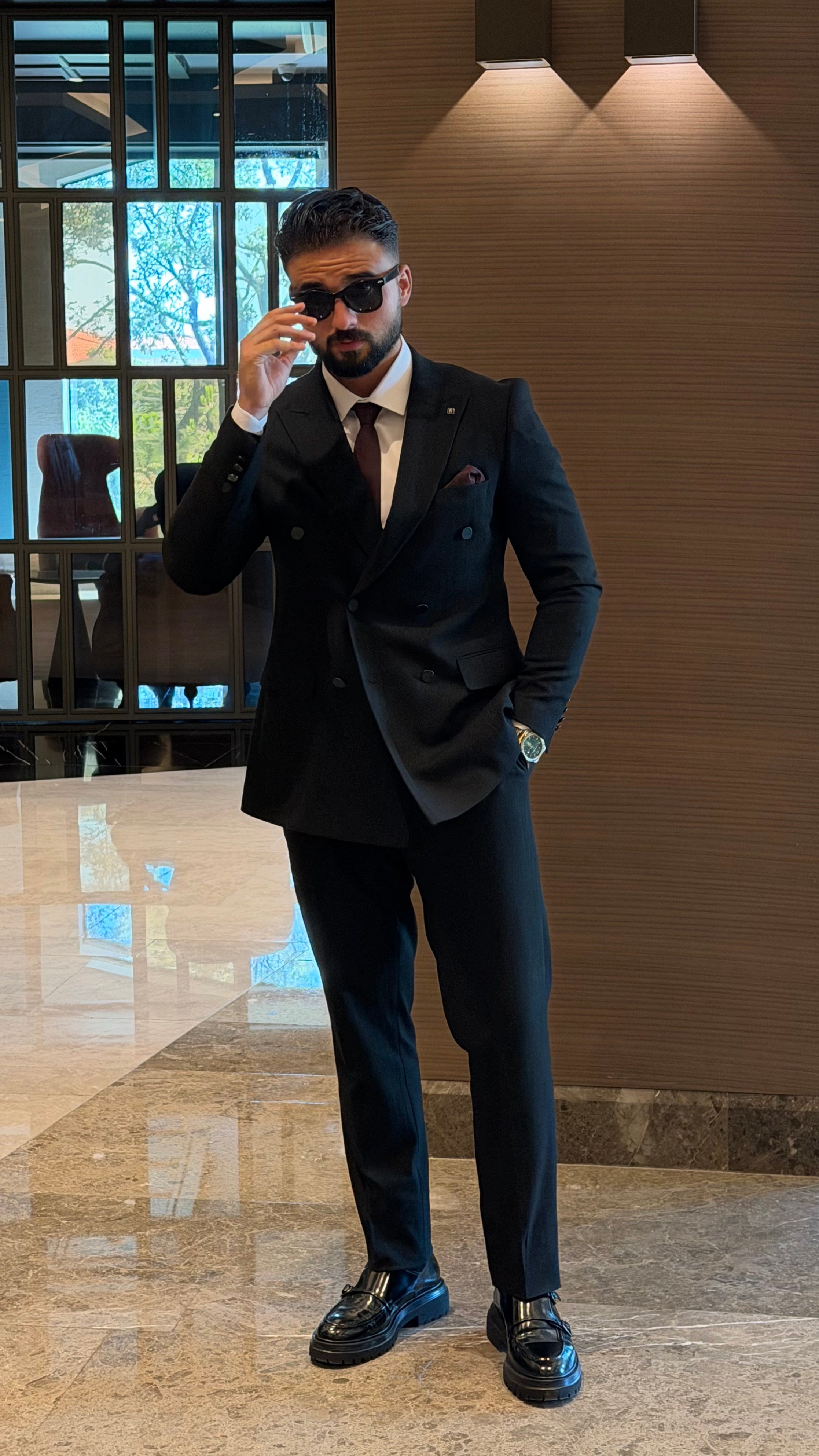 Çizgi Detay Slim Fit Kruvaze Takım Elbise Siyah ürünü TAKIM ELBİSE kategorisinde sizleri bekliyor.