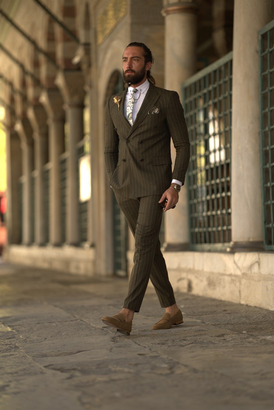 Line Detail Slim Fit Suit ürünü SUIT kategorisinde sizleri bekliyor.