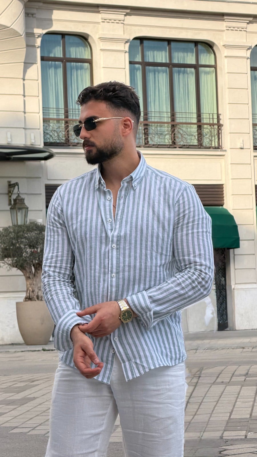 ÇİZGİLİ GÖMLEK SİVRİ YAKA ürünü GÖMLEK kategorisinde sizleri bekliyor.