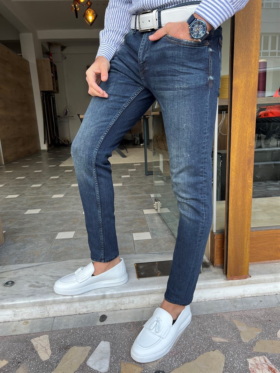Narrow Cut Slit Detailed Grinding Jeans ürünü JEANS CLOTHING kategorisinde sizleri bekliyor.