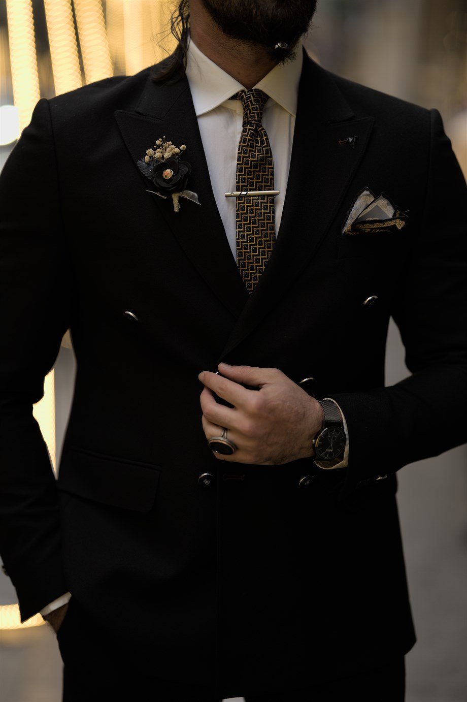 Vertical Collar Double Breasted Suit ürünü SUIT kategorisinde sizleri bekliyor.