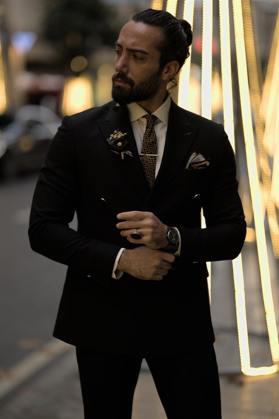 Vertical Collar Double Breasted Suit ürünü SUIT kategorisinde sizleri bekliyor.