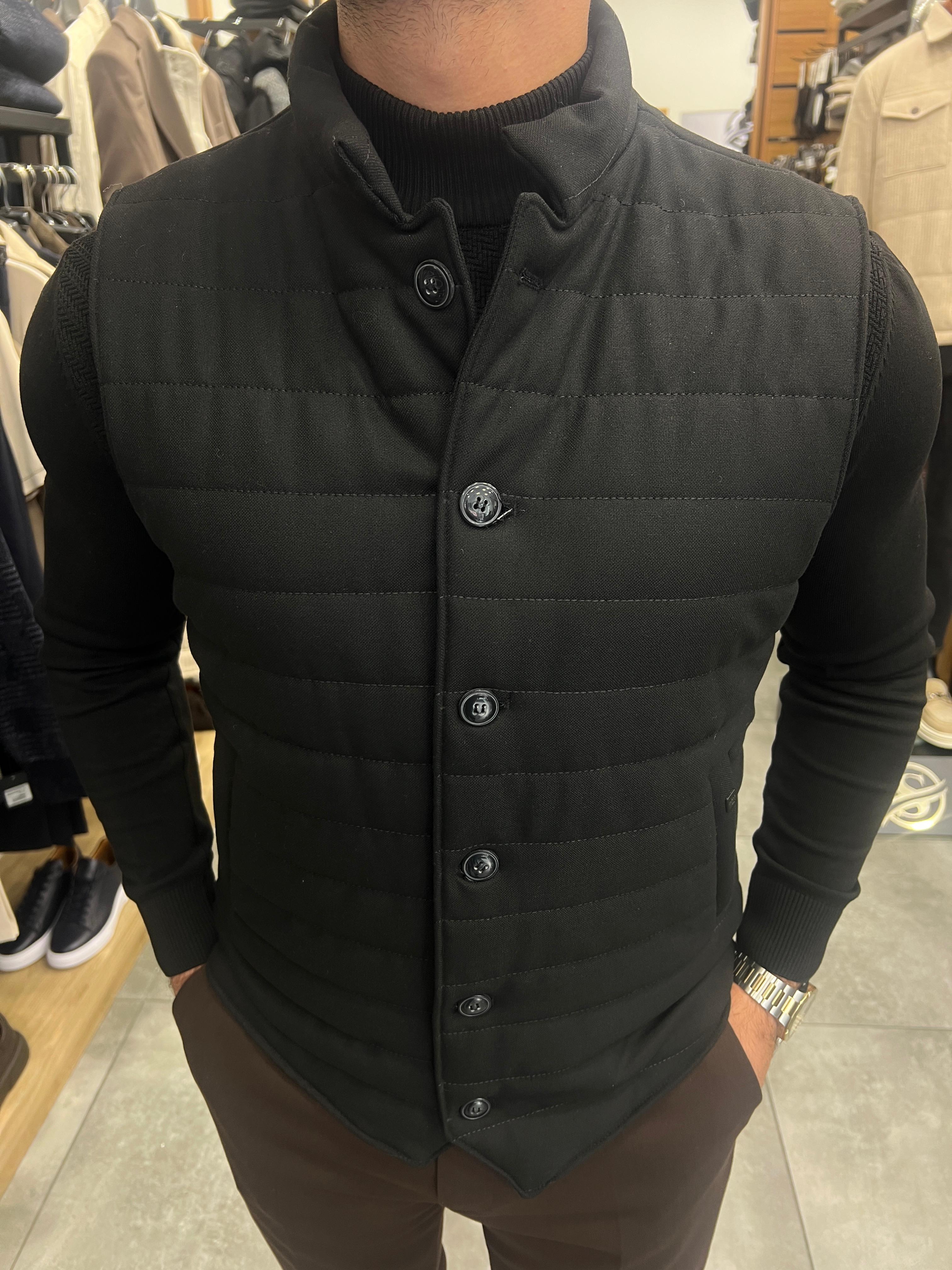 Buttoned Puffer Sweater (Vest with Knitwear Detail) ürünü OUTERWEAR kategorisinde sizleri bekliyor.