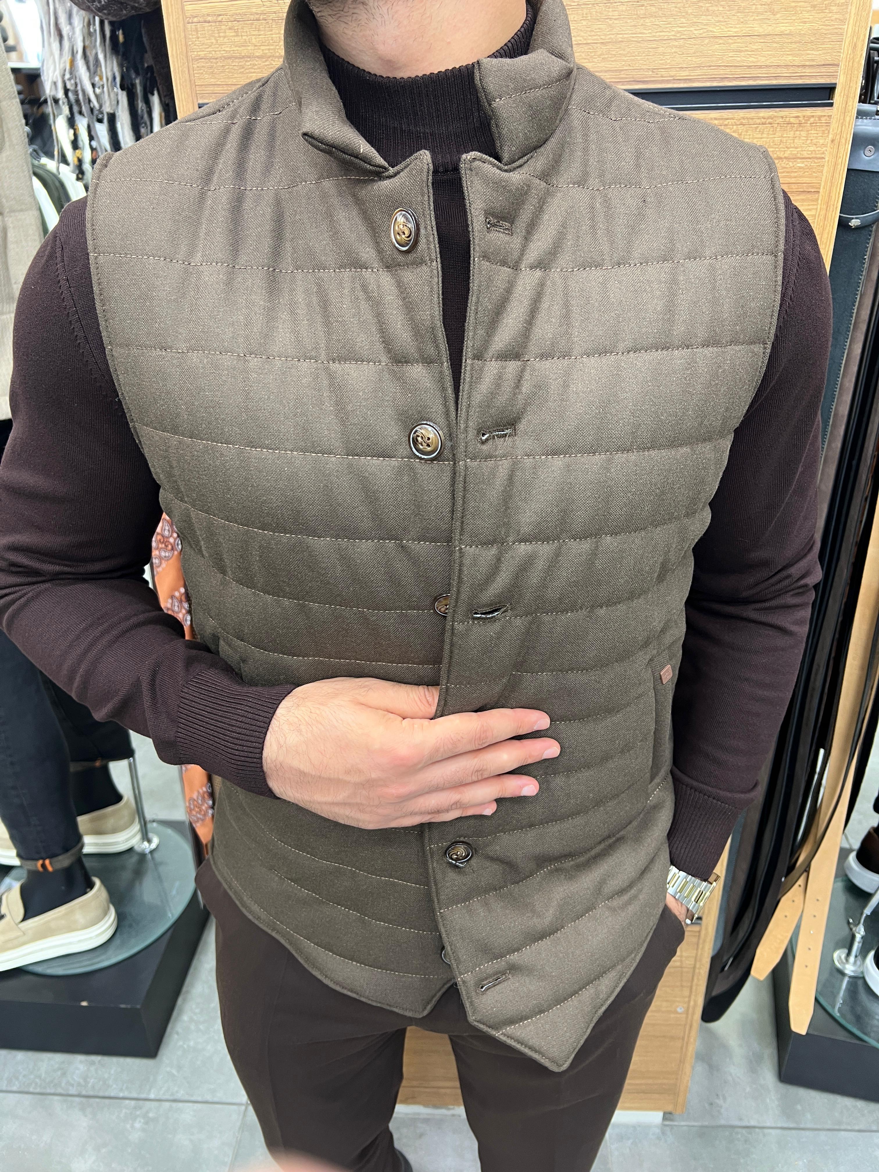Buttoned Puffer Sweater (Vest with Knitwear Detail) ürünü OUTERWEAR kategorisinde sizleri bekliyor.