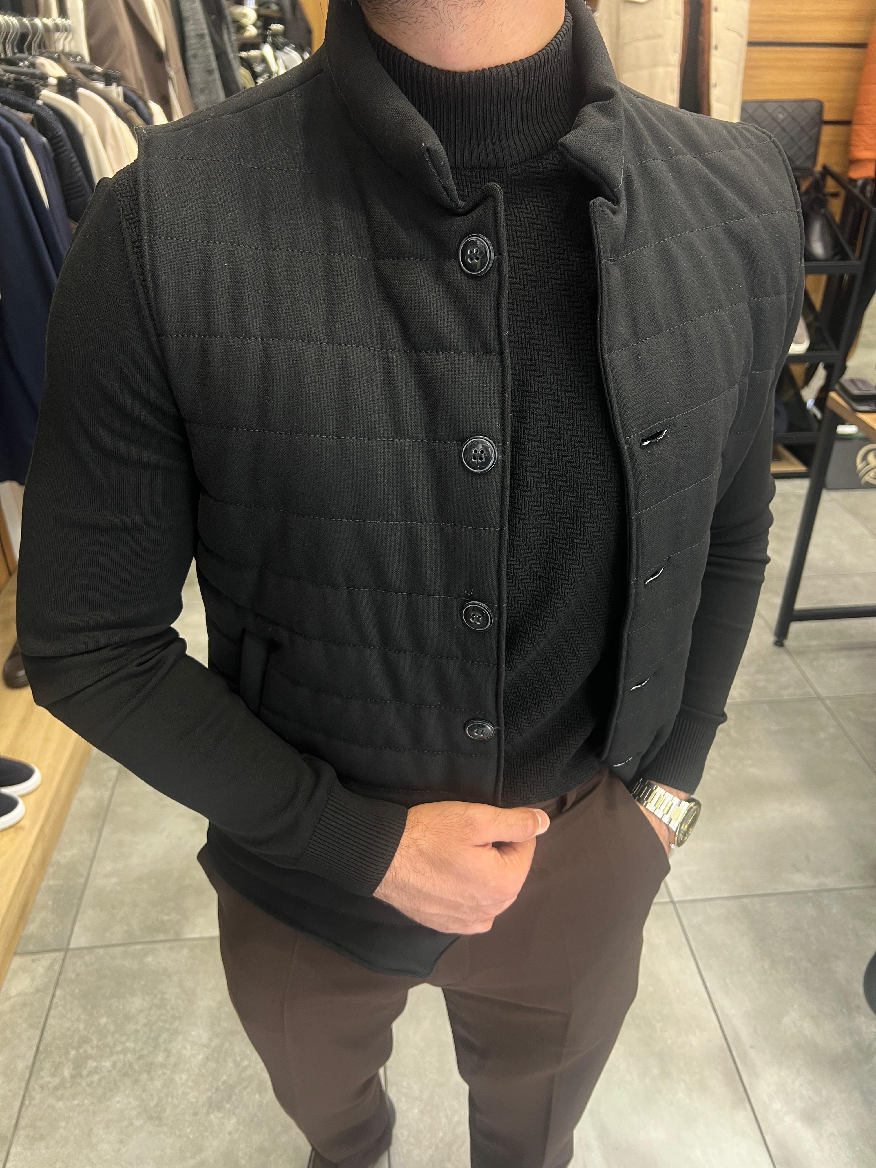 Buttoned Puffer Sweater (Vest with Knitwear Detail) ürünü OUTERWEAR kategorisinde sizleri bekliyor.