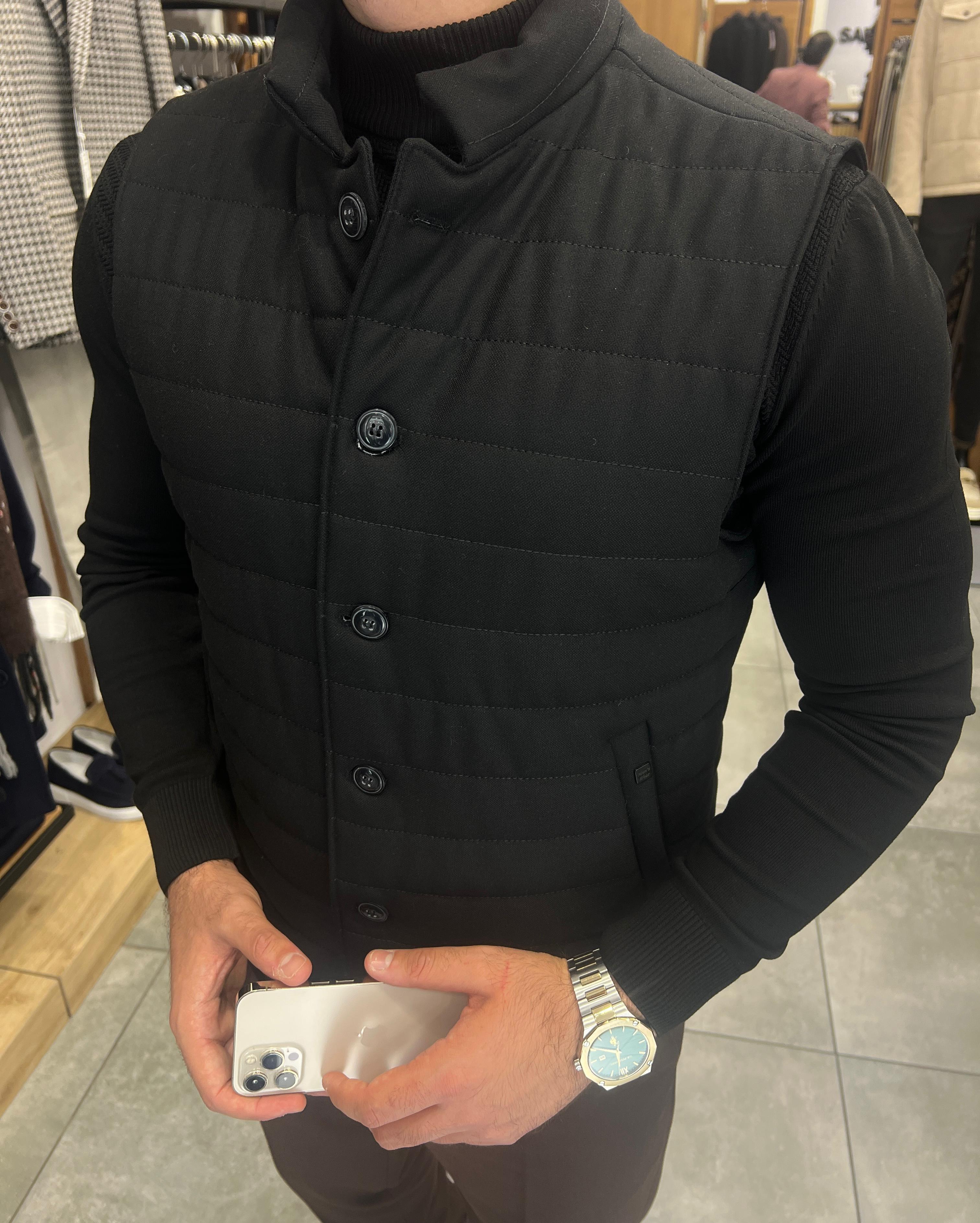 Buttoned Puffer Sweater (Vest with Knitwear Detail) ürünü OUTERWEAR kategorisinde sizleri bekliyor.