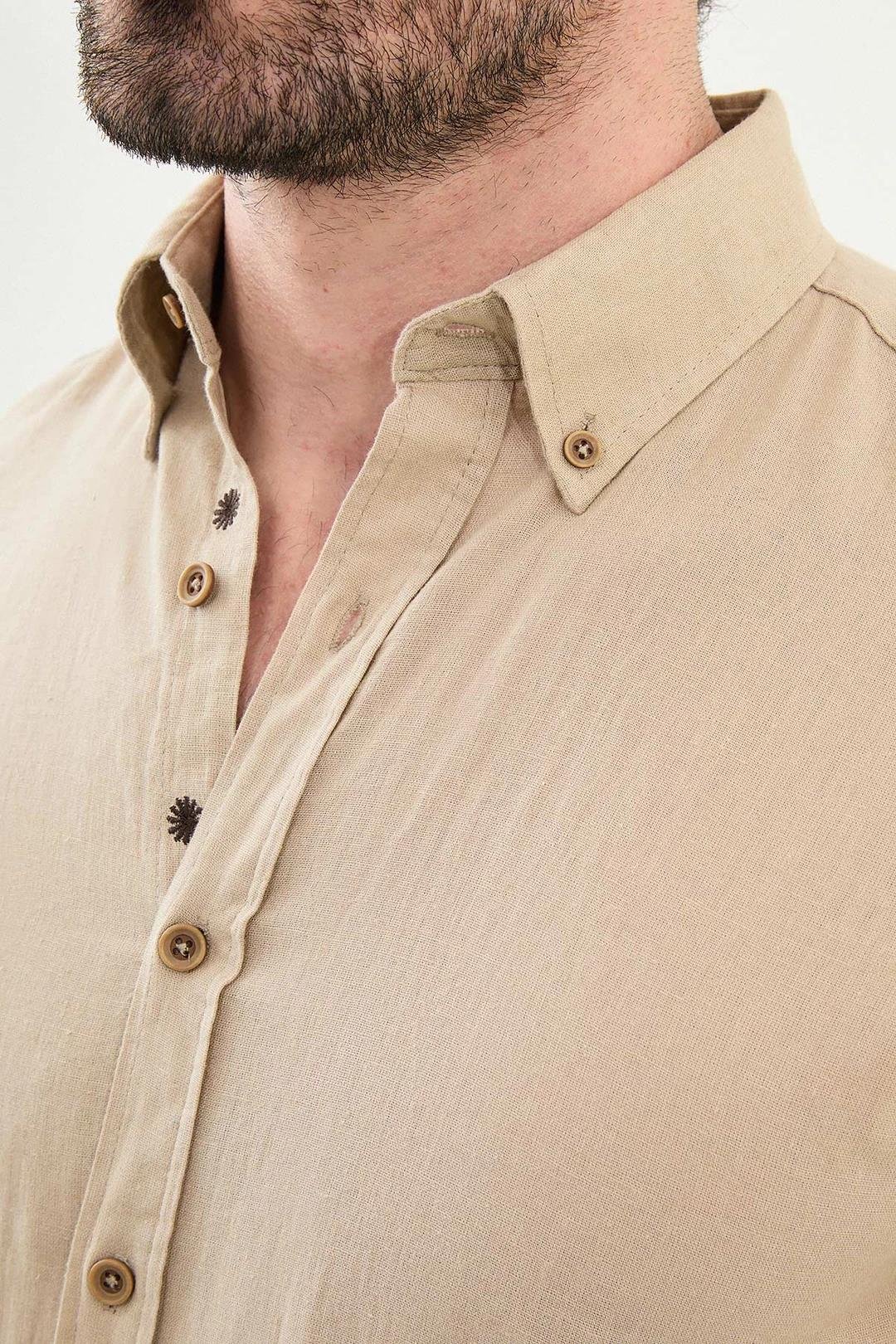 Düz Slim Fit Uzun Kollu Keten Erkek Gömlek ürünü ÜST GİYİM kategorisinde sizleri bekliyor.