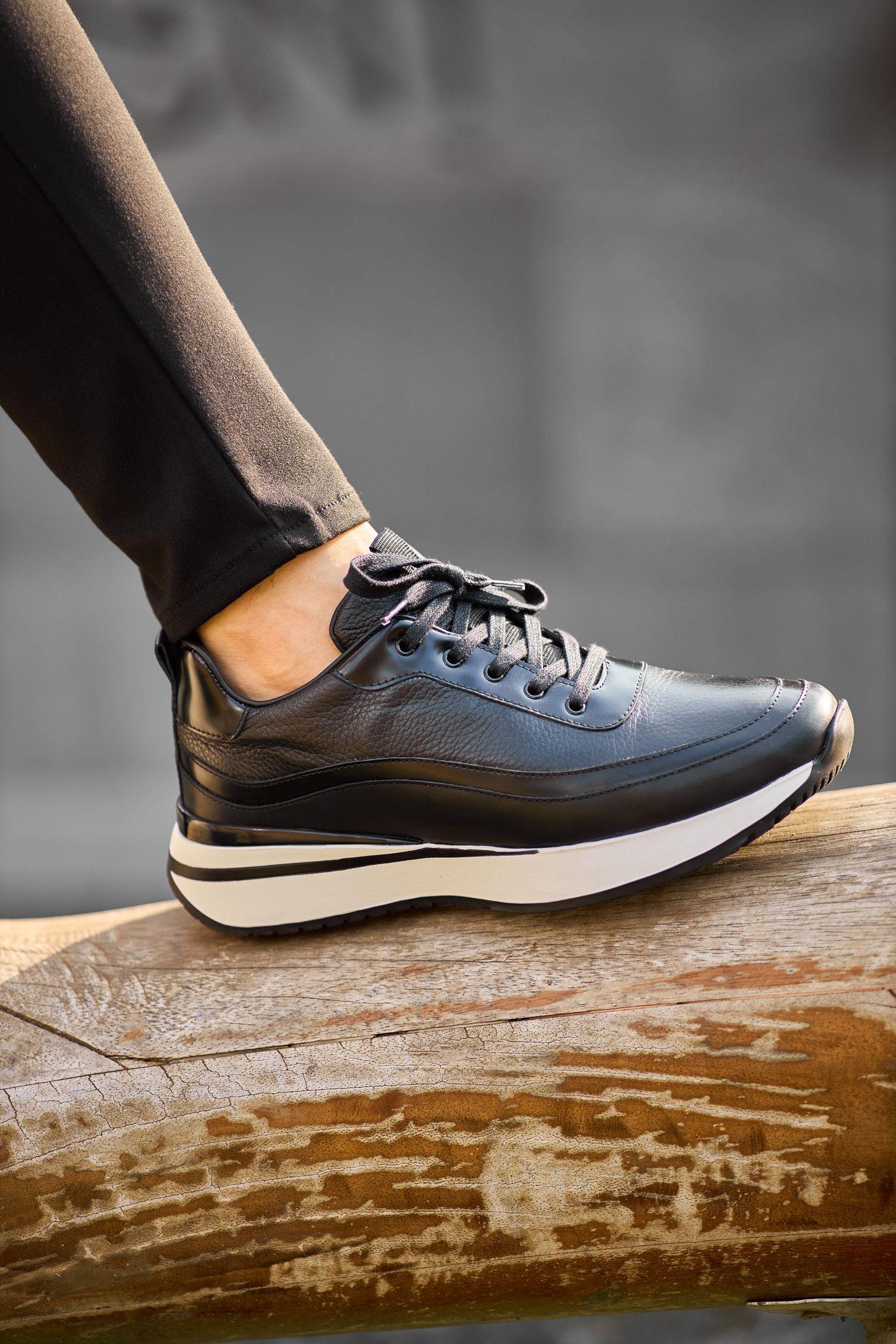 Men's Sports Shoe Model ürünü CASUAL kategorisinde sizleri bekliyor.