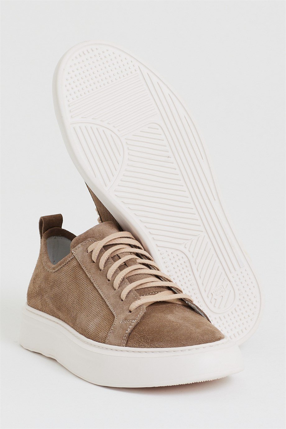 Eva Sole Genuine Leather Sports Shoes ürünü NEW SEASON kategorisinde sizleri bekliyor.