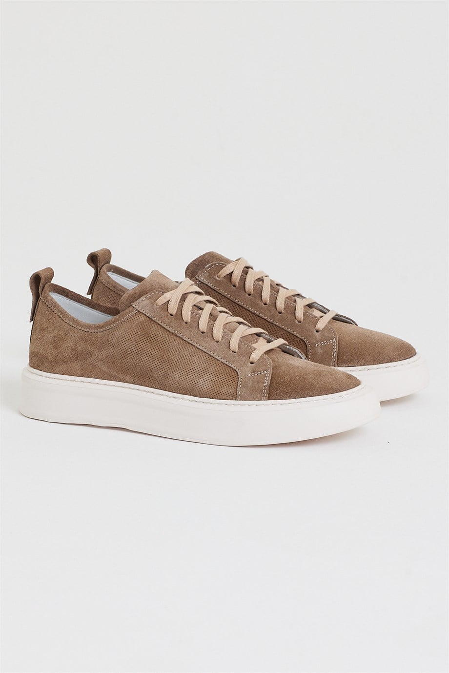 Eva Sole Genuine Leather Sports Shoes ürünü NEW SEASON kategorisinde sizleri bekliyor.