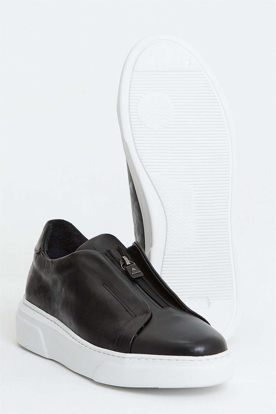 Eva Taban İç Dış Hakiki Deri Fermuarlı Sneakers ürünü NEW SEASON kategorisinde sizleri bekliyor.
