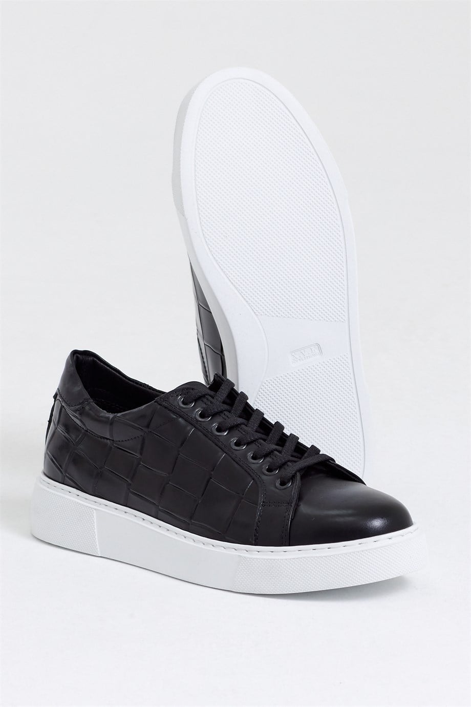 Eva Sole Crocodile Patterned Sports Shoes ürünü SNEAKER kategorisinde sizleri bekliyor.