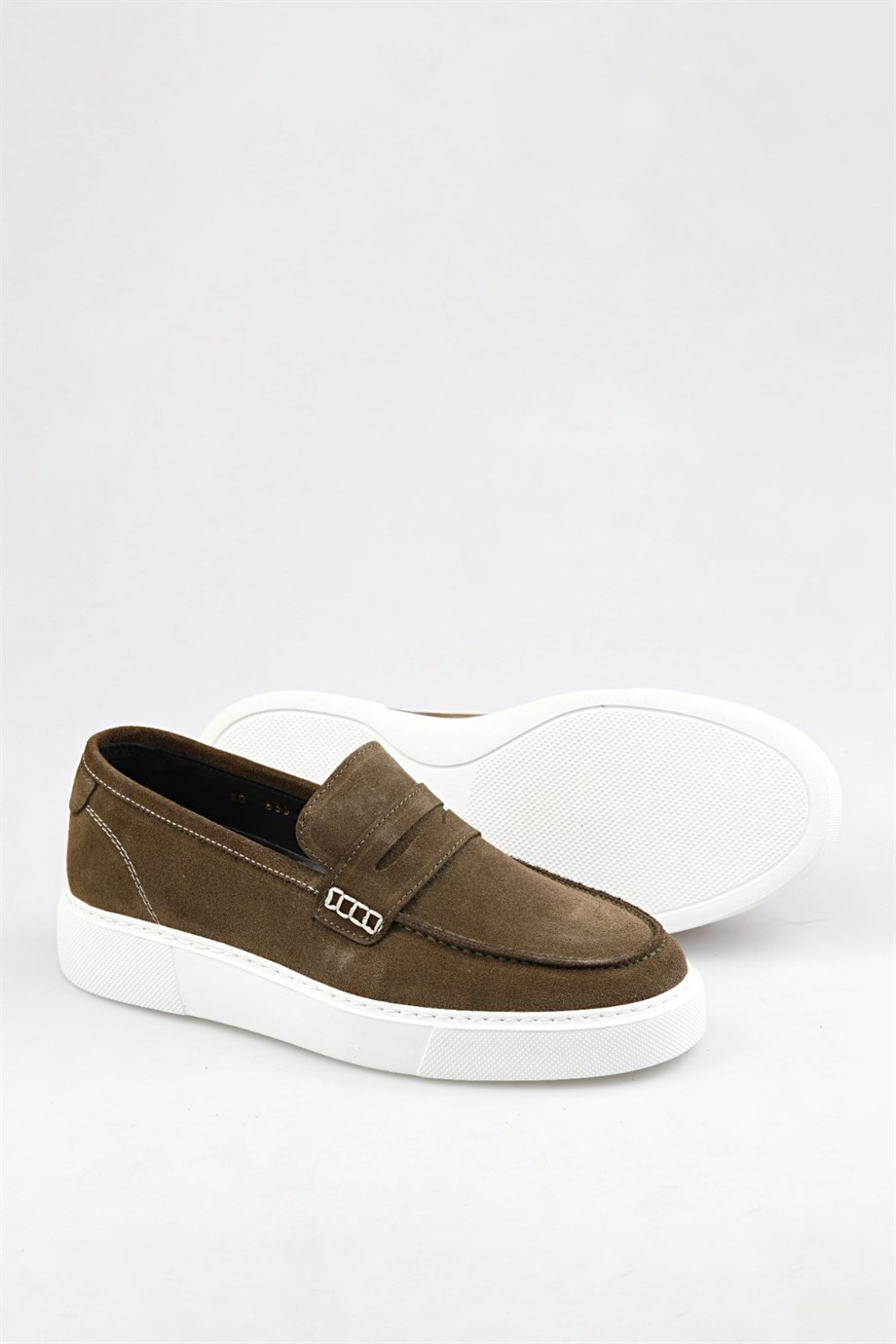 Eva Taban Nubuk Strap Loafer ürünü NEW SEASON kategorisinde sizleri bekliyor.