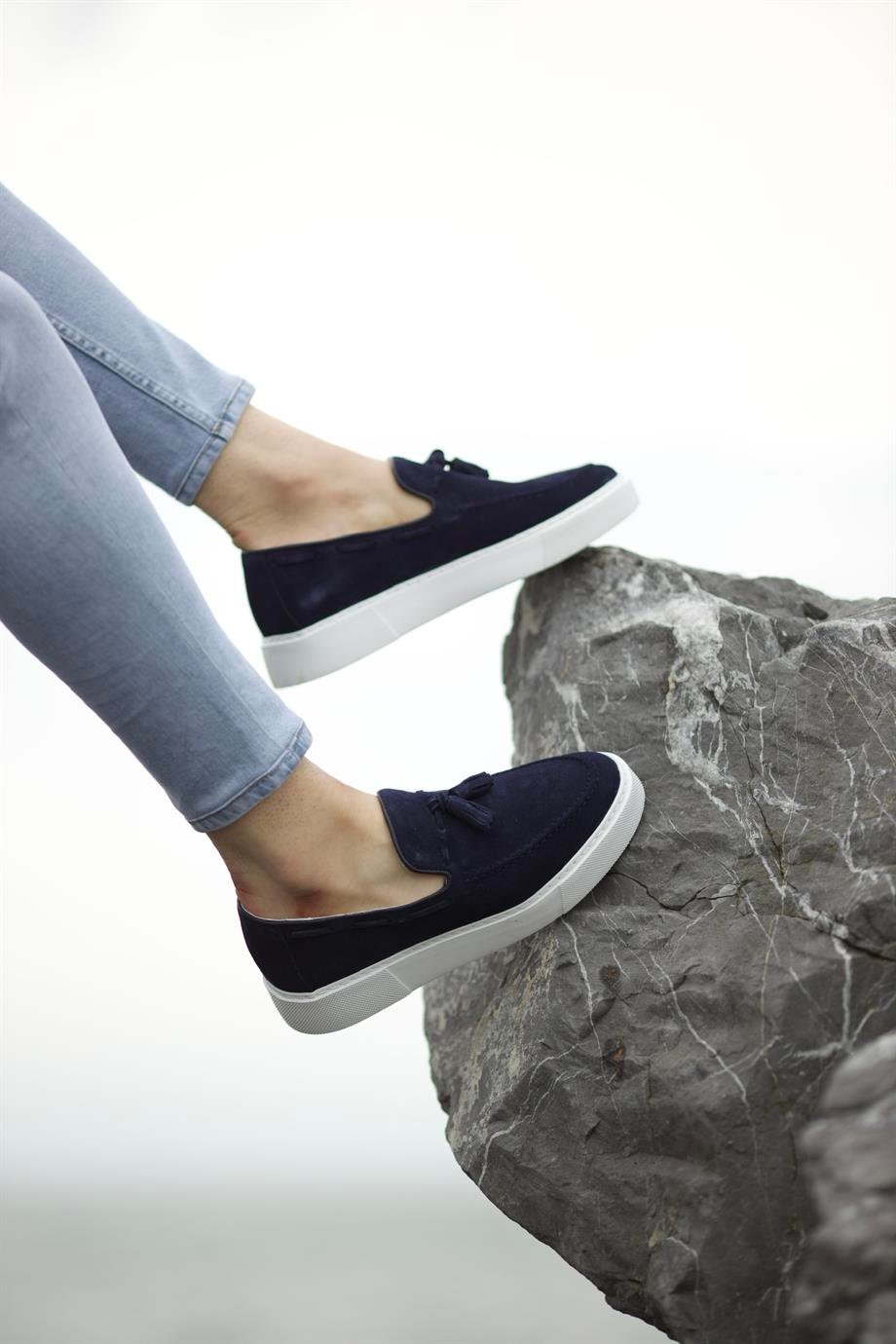 Eva Taban Püskül Detay Süet Ayakkabı ürünü YENİ SEZON kategorisinde sizleri bekliyor.