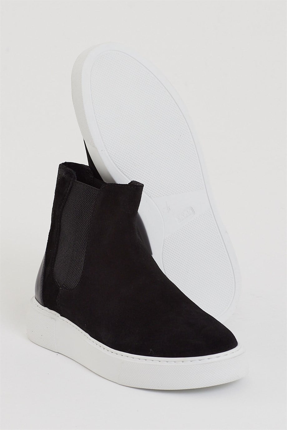 Eva Sole Suede Boots ürünü NEW SEASON kategorisinde sizleri bekliyor.