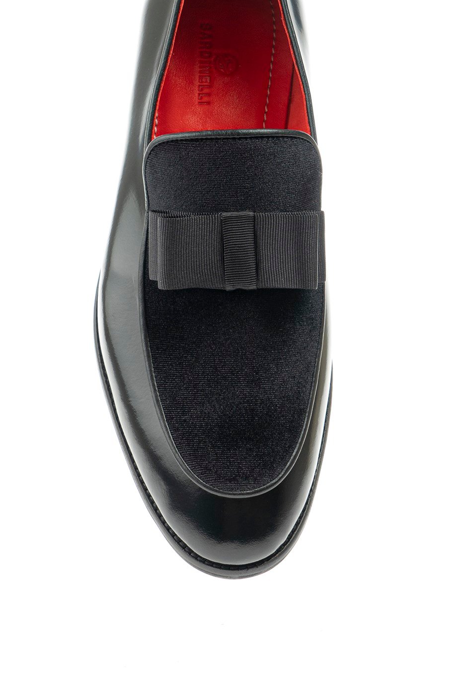 Kadife Detaylı Özel Tasarım El Yapımı Rugan ürünü YENİ SEZON kategorisinde sizleri bekliyor.