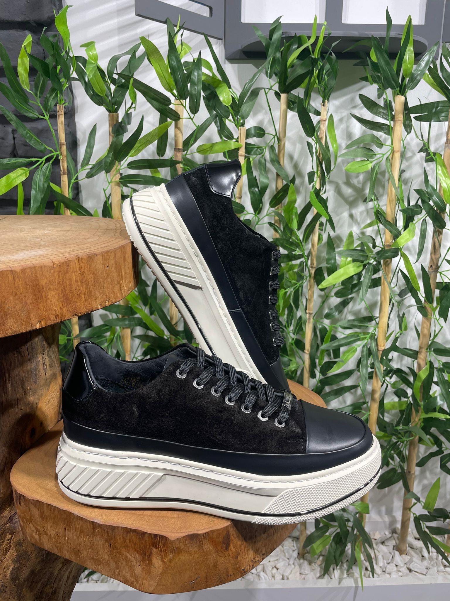 Thick Eva Sole Suede Sports Shoes ürünü NEW SEASON kategorisinde sizleri bekliyor.