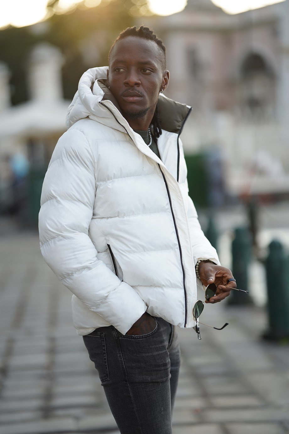 Hooded Detailed Filled Slim Fit Coat ürünü OUTERWEAR kategorisinde sizleri bekliyor.