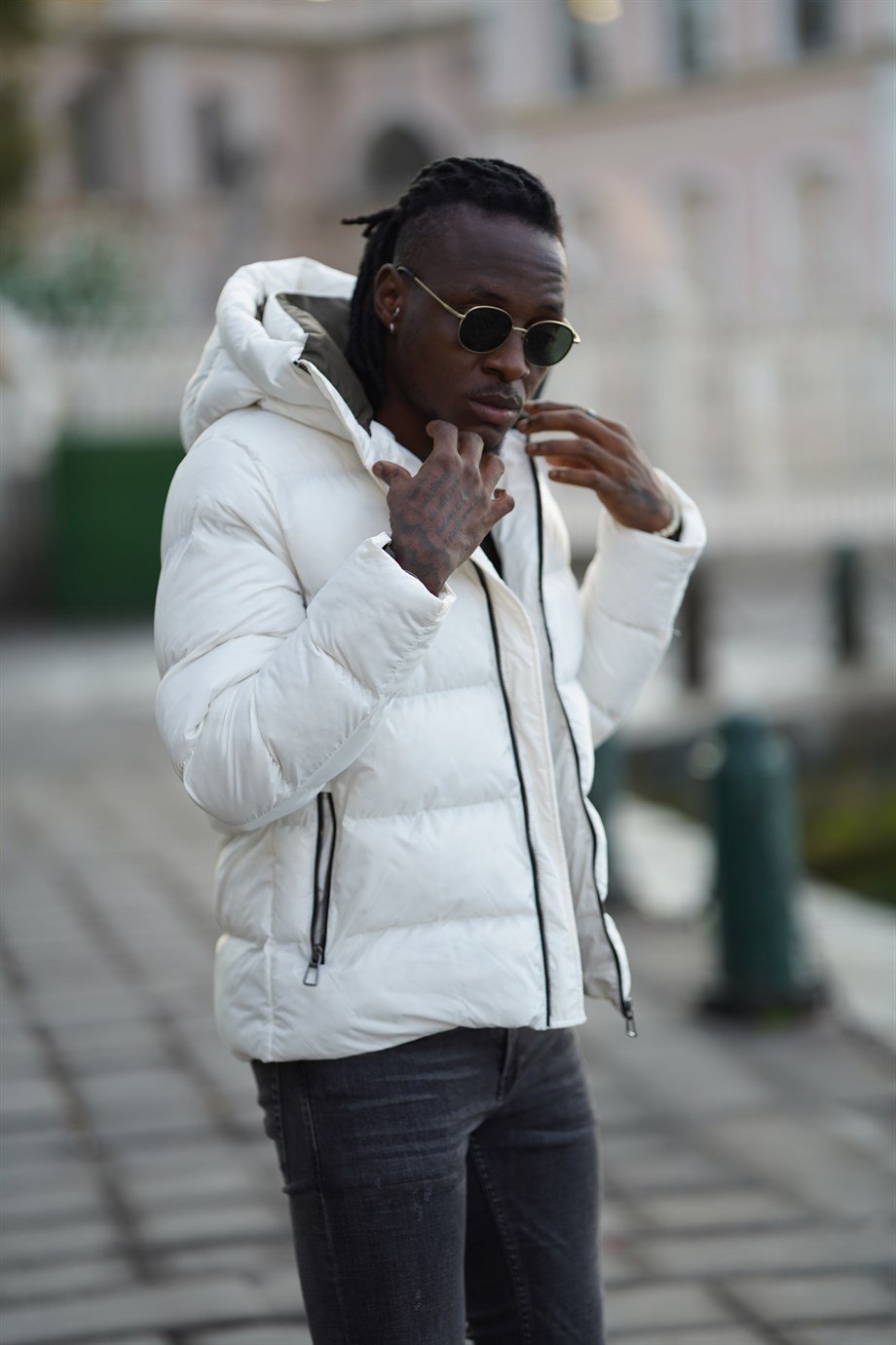 Kapşon Detay Dolumlu Slim Fit Mont ürünü OUTERWEAR kategorisinde sizleri bekliyor.