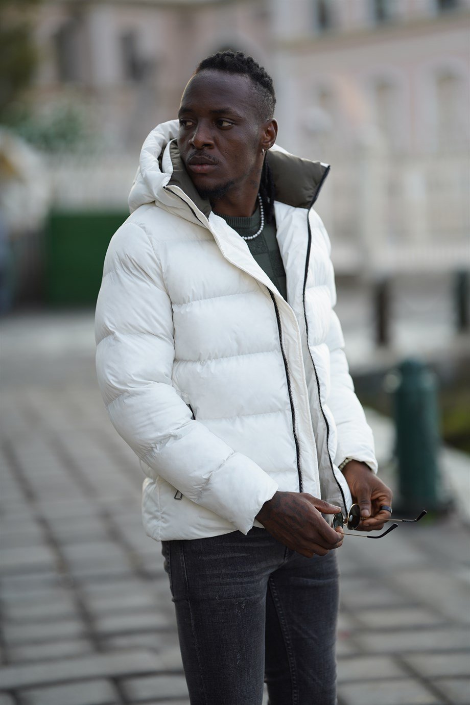 Hooded Detailed Filled Slim Fit Coat ürünü OUTERWEAR kategorisinde sizleri bekliyor.