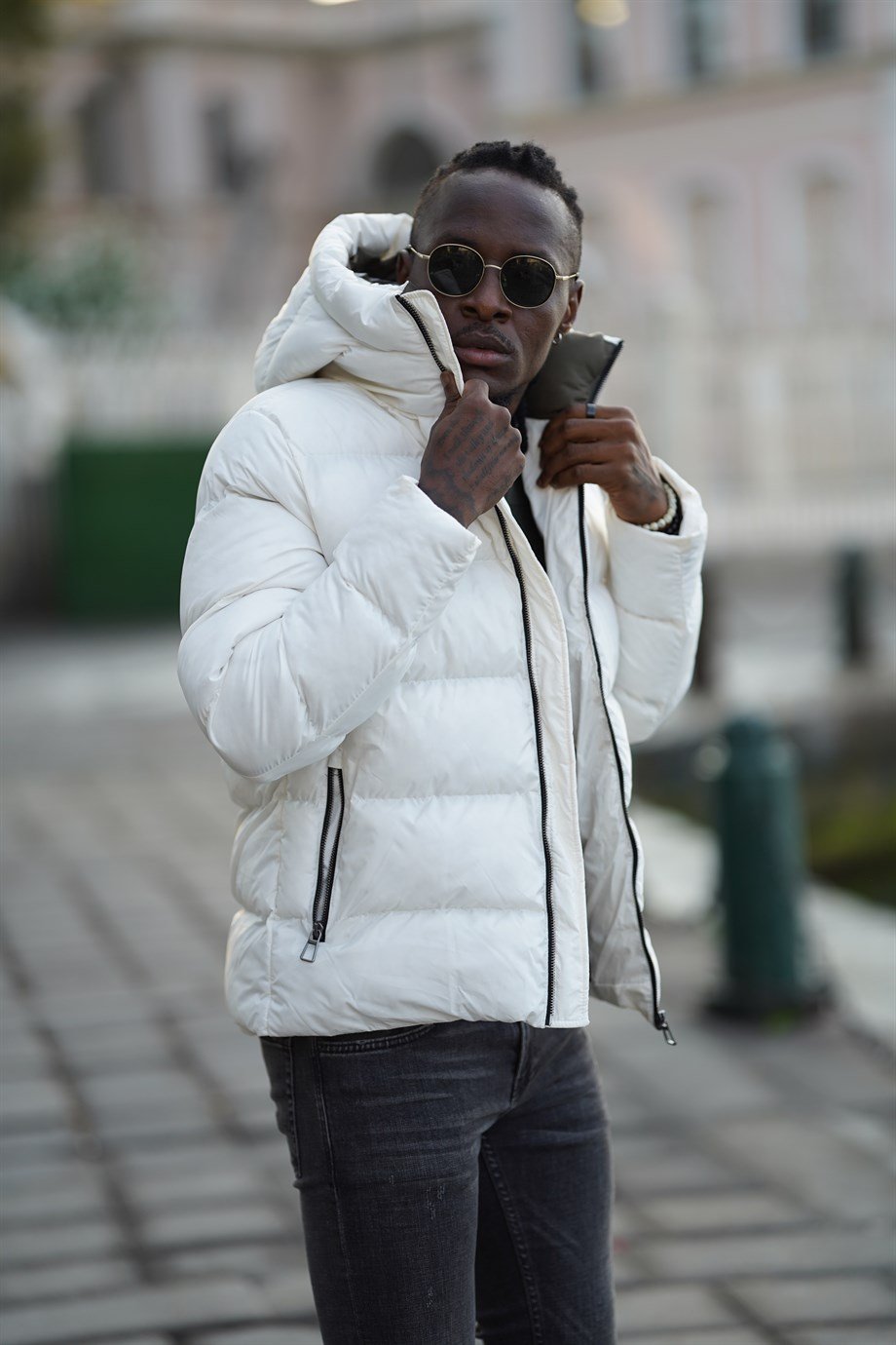 Hooded Detailed Filled Slim Fit Coat ürünü OUTERWEAR kategorisinde sizleri bekliyor.