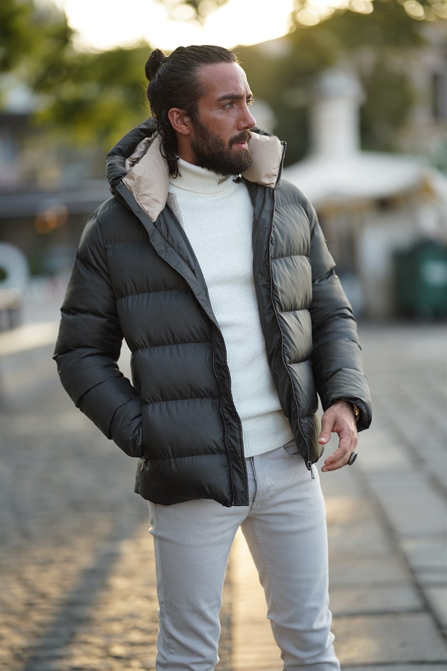 Hooded Detailed Filled Slim Fit Coat ürünü OUTERWEAR kategorisinde sizleri bekliyor.
