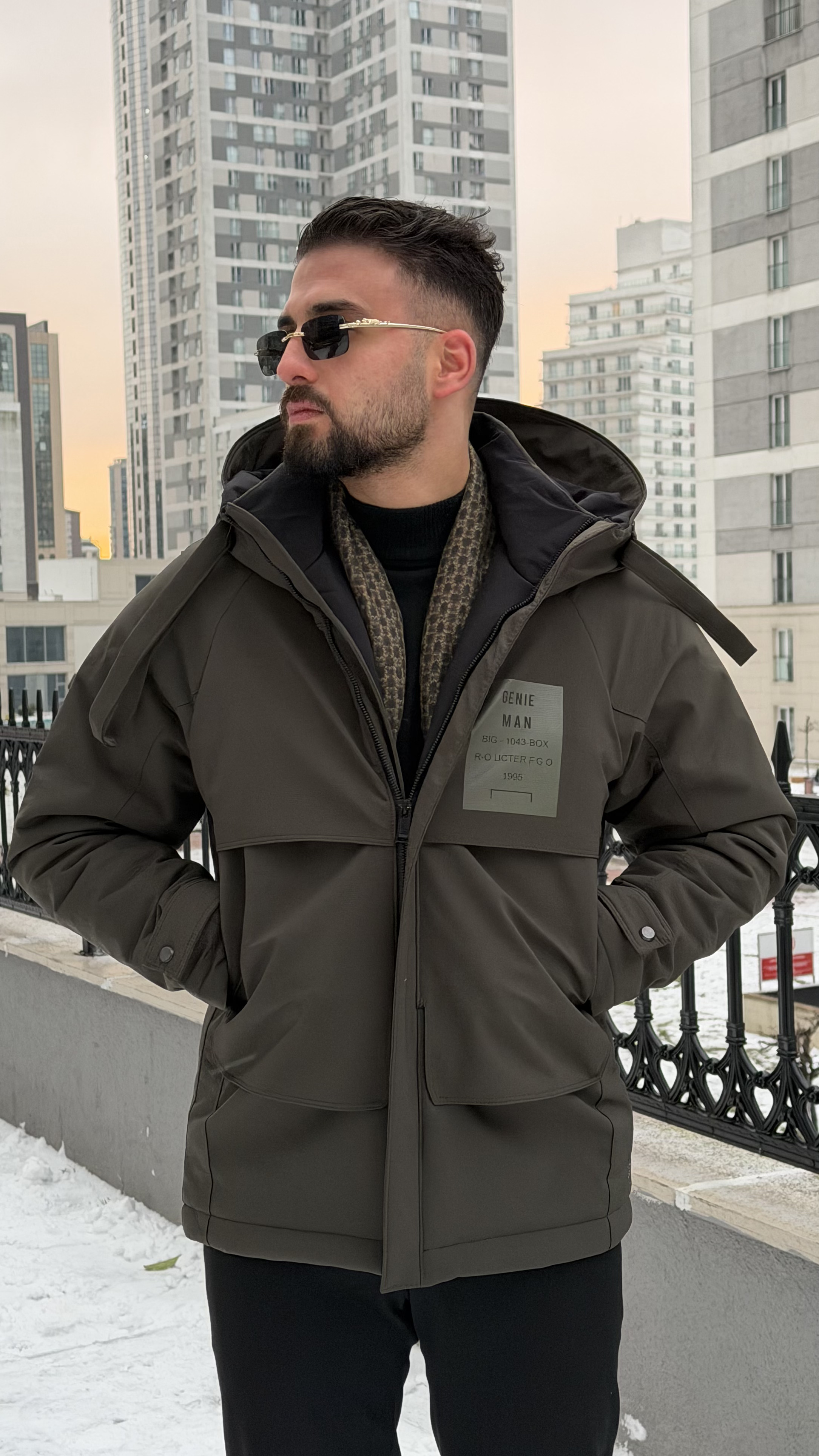 Kapşonlu Mont - Soğuk Havalara Karşı Güçlü Koruma ürünü MONT kategorisinde sizleri bekliyor.