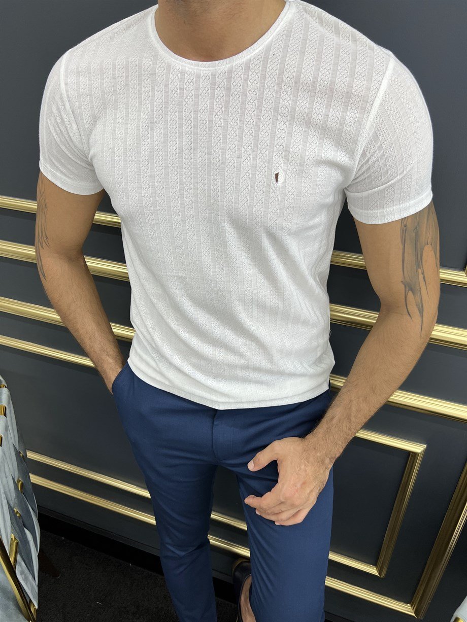 Kendinden Desenli Bisiklet Yaka Tshirt ürünü ÜST GİYİM kategorisinde sizleri bekliyor.