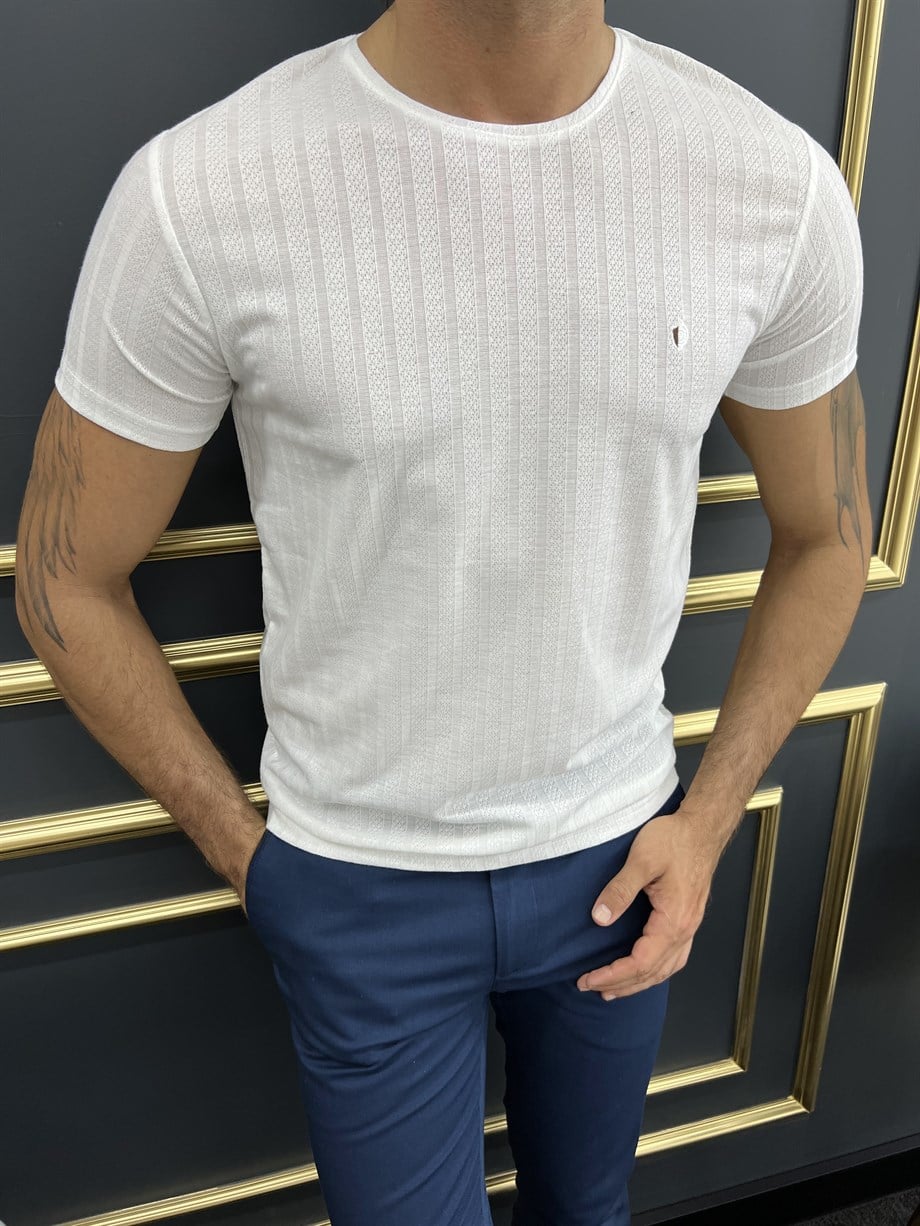 Kendinden Desenli Bisiklet Yaka Tshirt ürünü ÜST GİYİM kategorisinde sizleri bekliyor.