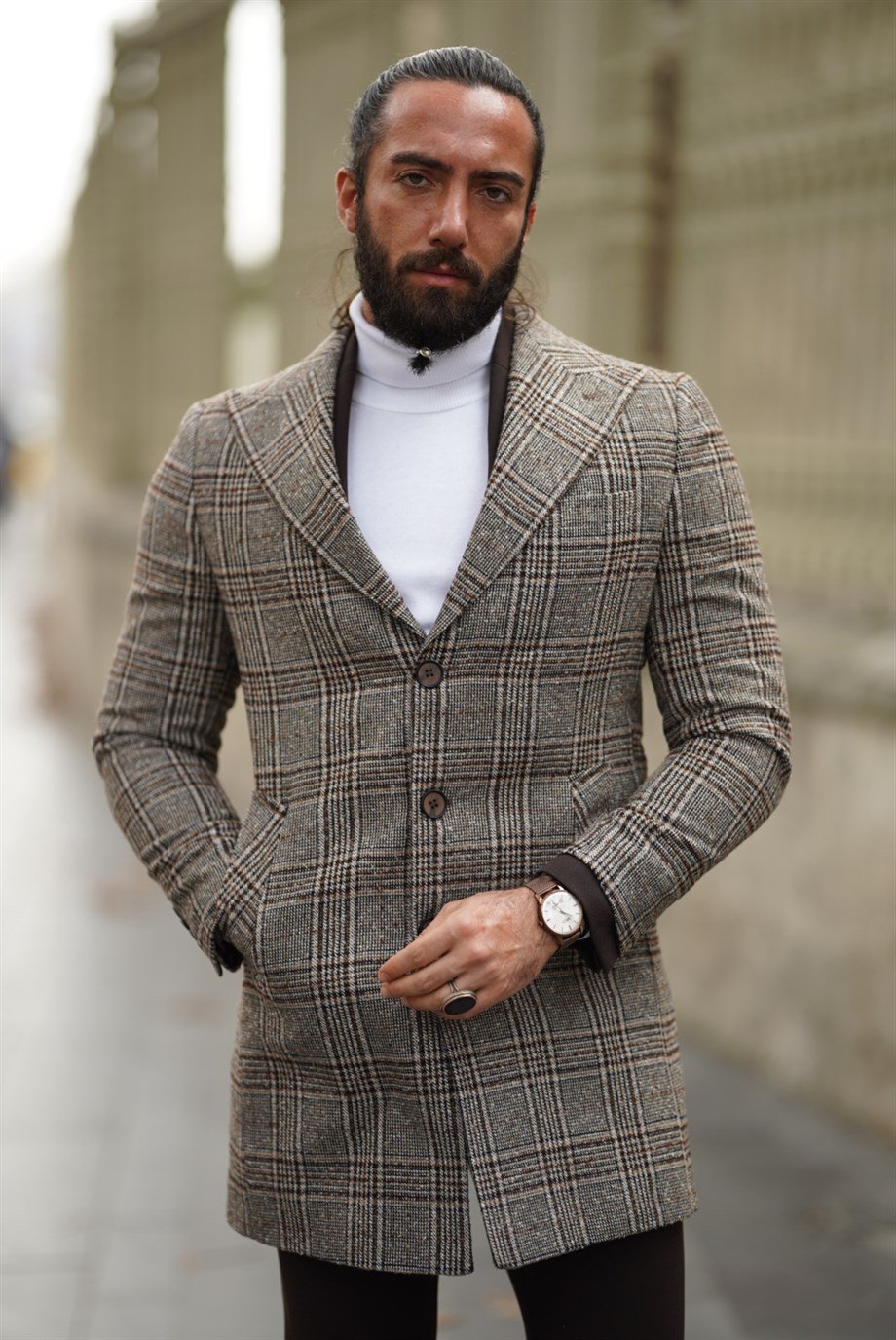 Kırlangıç Yaka Ekose Detaylı Yün Kaşe Kaban ürünü OUTERWEAR kategorisinde sizleri bekliyor.