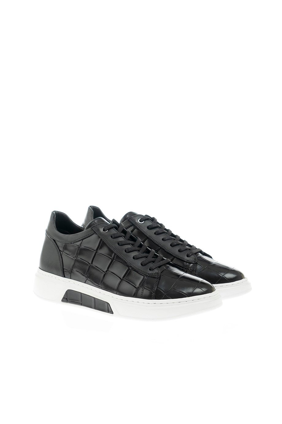 Kroko Detaylı Özel Tasarım Sneakers ürünü NEW SEASON kategorisinde sizleri bekliyor.