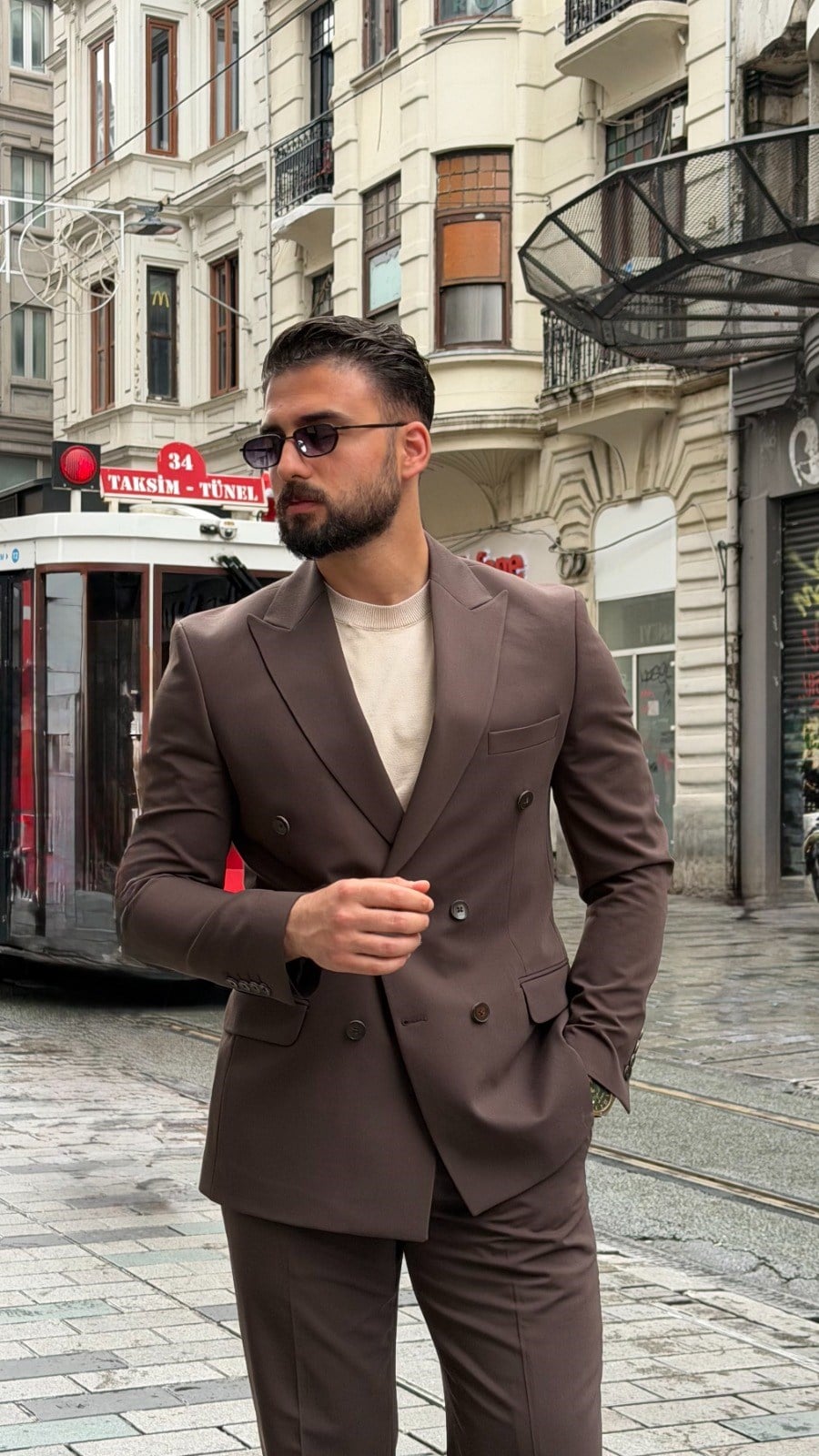 KRUVAZE TAKIM ELBİSE ürünü SUIT kategorisinde sizleri bekliyor.