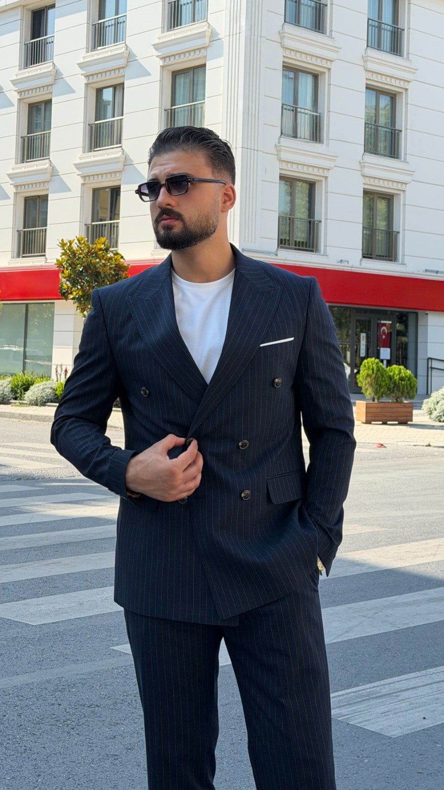 Lacivert Takım Elbise ürünü TAKIM ELBİSE kategorisinde sizleri bekliyor.