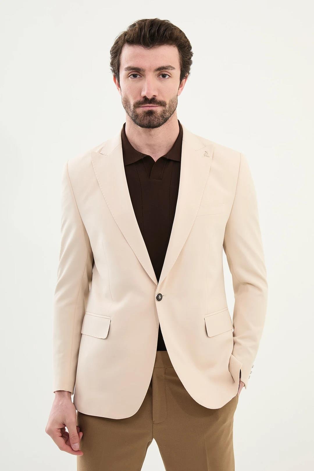 MONO YAKA KAPAK CEP DETAYLI CEKET ürünü DIŞ GİYİM kategorisinde sizleri bekliyor.