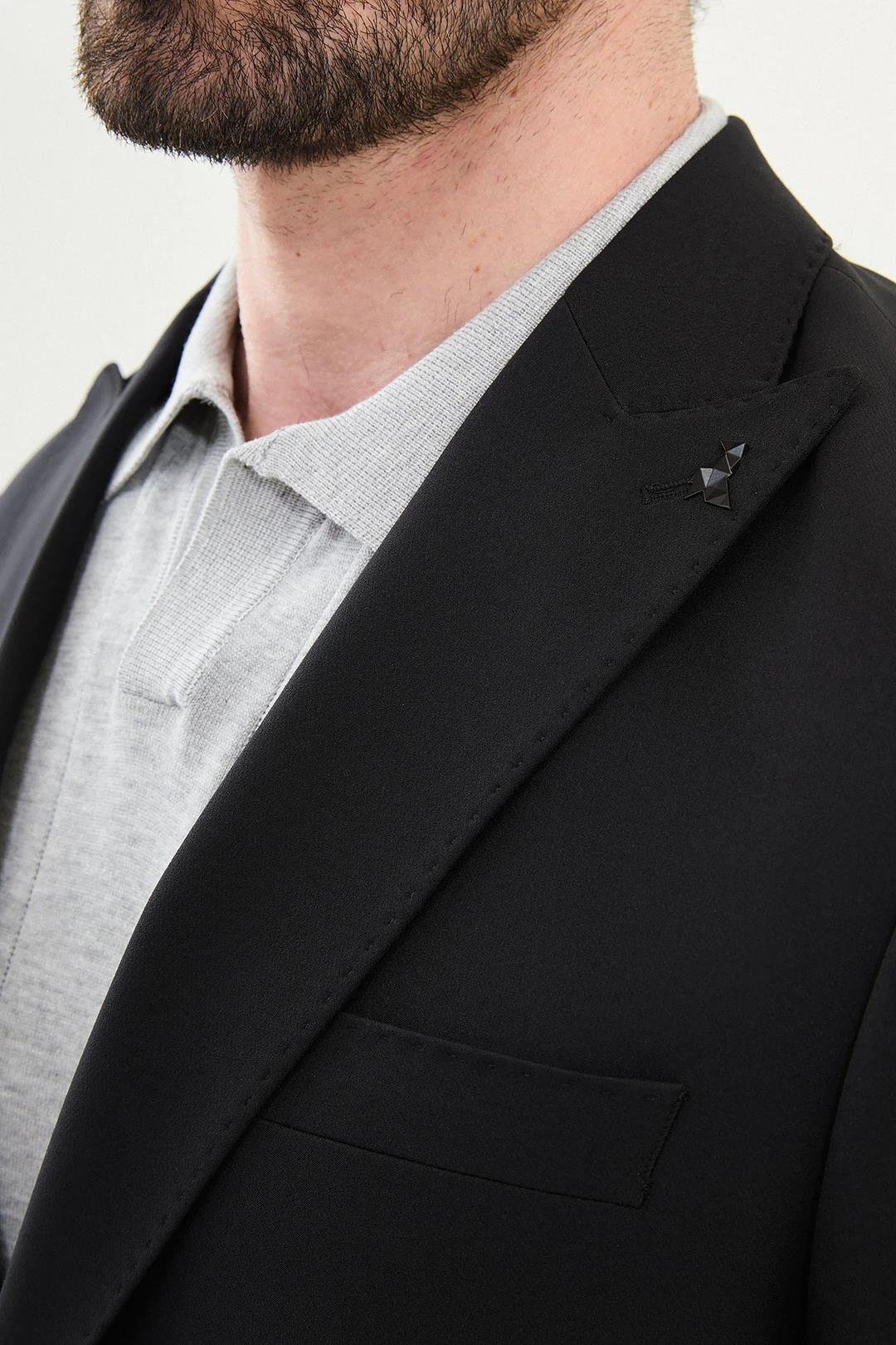 MONO YAKA KAPAK CEP DETAYLI CEKET ürünü DIŞ GİYİM kategorisinde sizleri bekliyor.