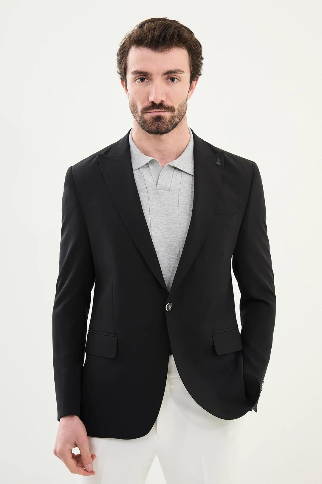 MONO YAKA KAPAK CEP DETAYLI CEKET ürünü DIŞ GİYİM kategorisinde sizleri bekliyor.