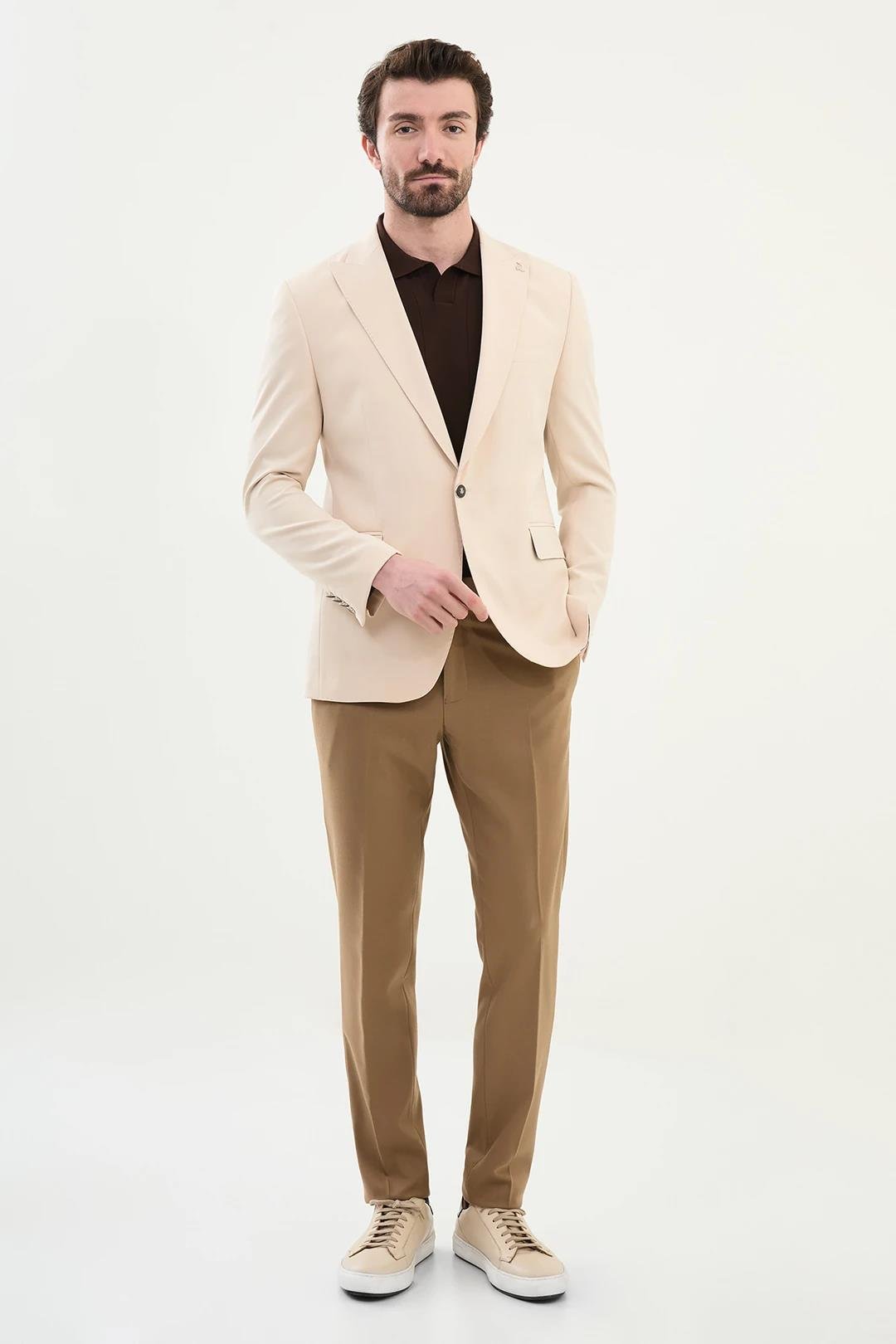 MONO YAKA KAPAK CEP DETAYLI CEKET ürünü DIŞ GİYİM kategorisinde sizleri bekliyor.