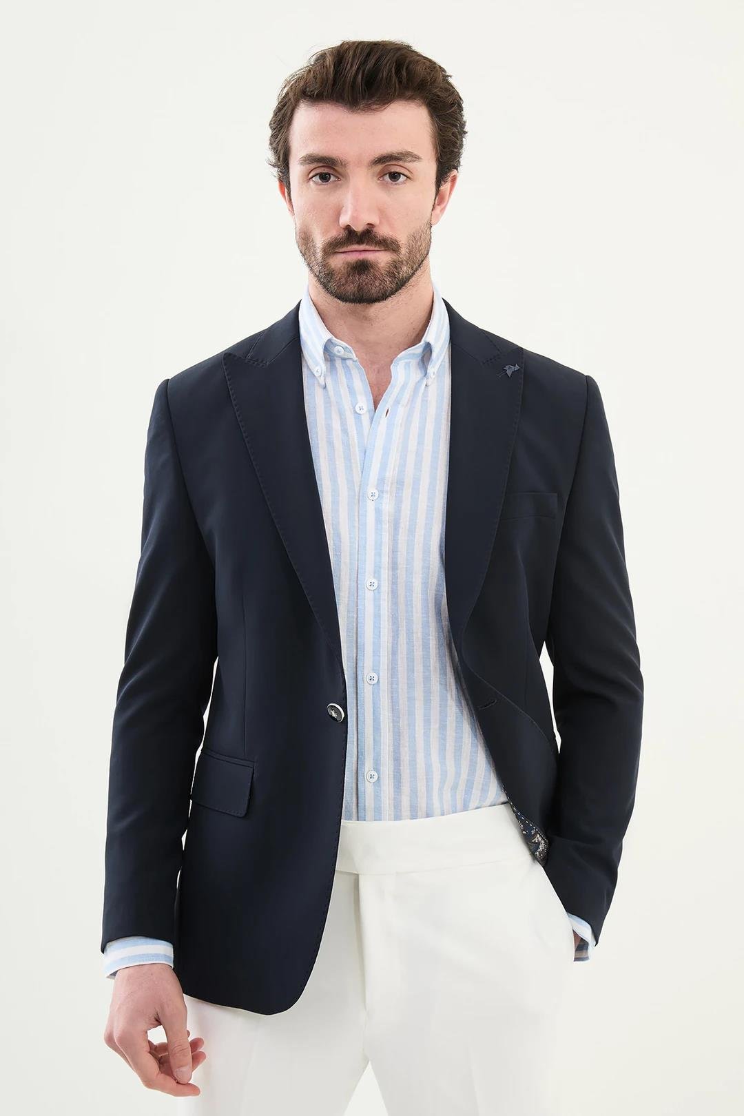 MONO YAKA KAPAK CEP DETAYLI CEKET ürünü DIŞ GİYİM kategorisinde sizleri bekliyor.