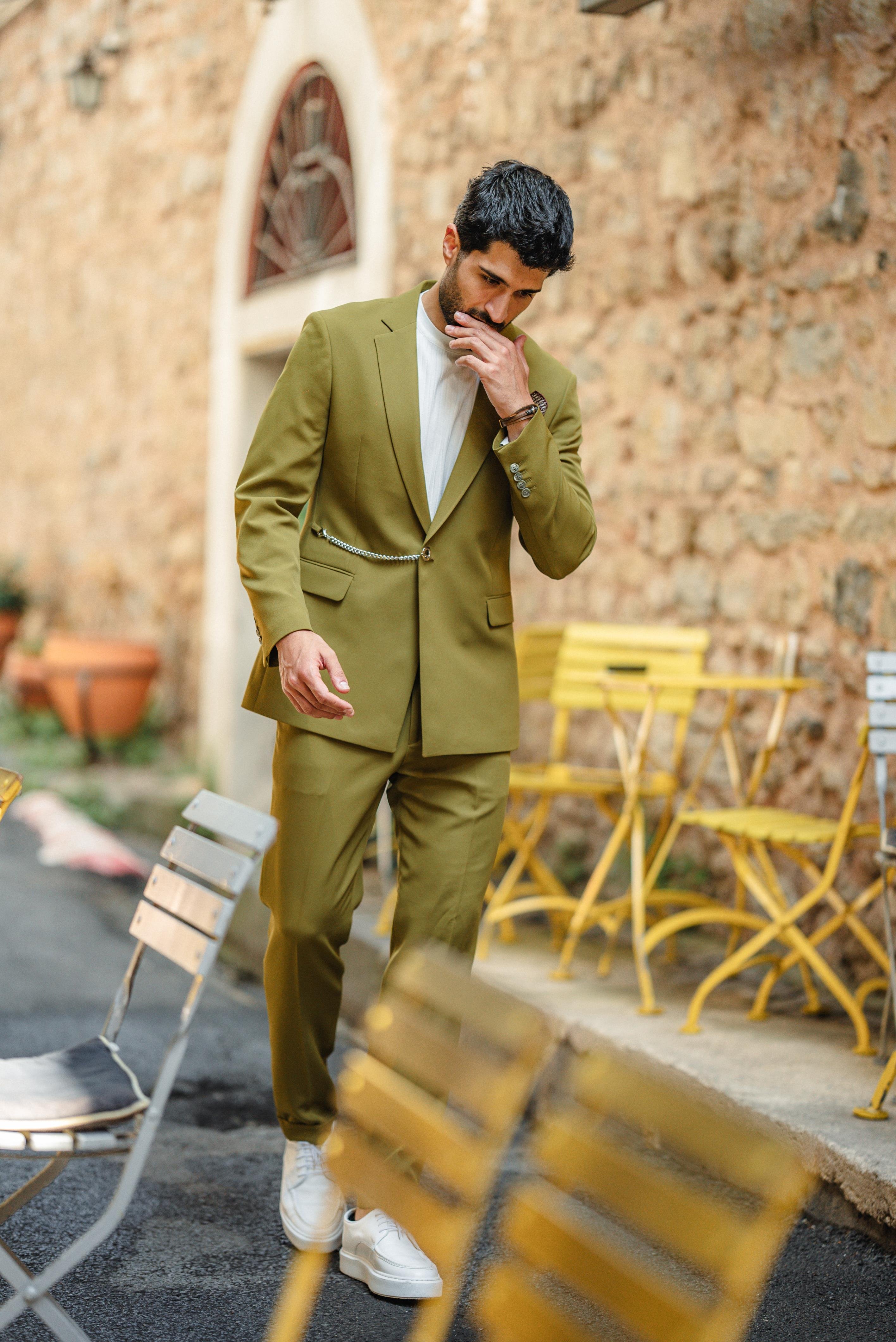 Mono Collar Custom Design Suit ürünü SUIT kategorisinde sizleri bekliyor.