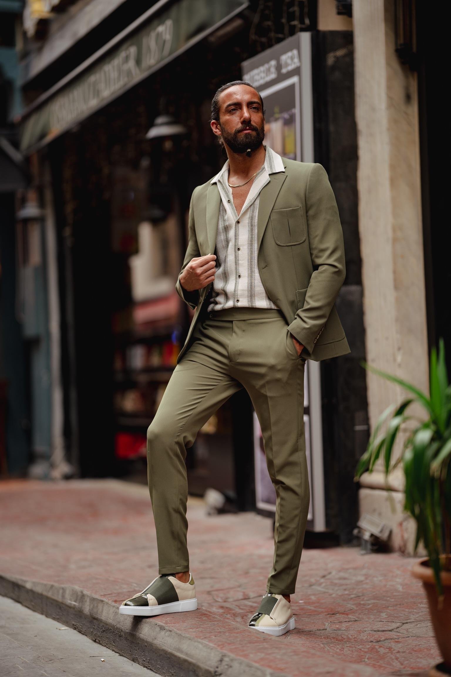 Mono Yaka Torba Cep Slim Fit Takım Elbise ürünü TAKIM ELBİSE kategorisinde sizleri bekliyor.