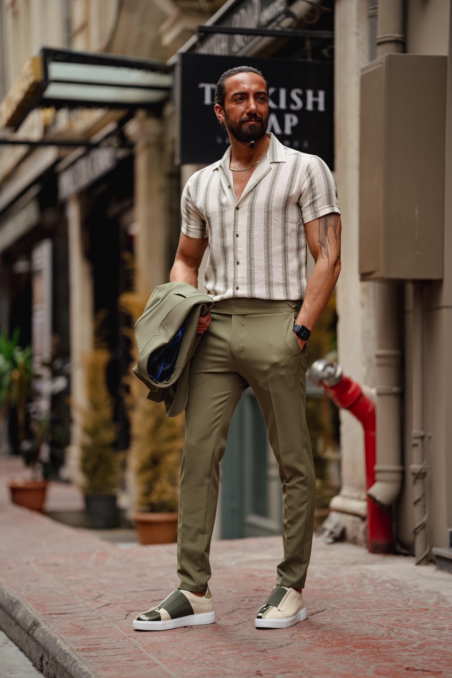 Mono Yaka Torba Cep Slim Fit Takım Elbise ürünü TAKIM ELBİSE kategorisinde sizleri bekliyor.